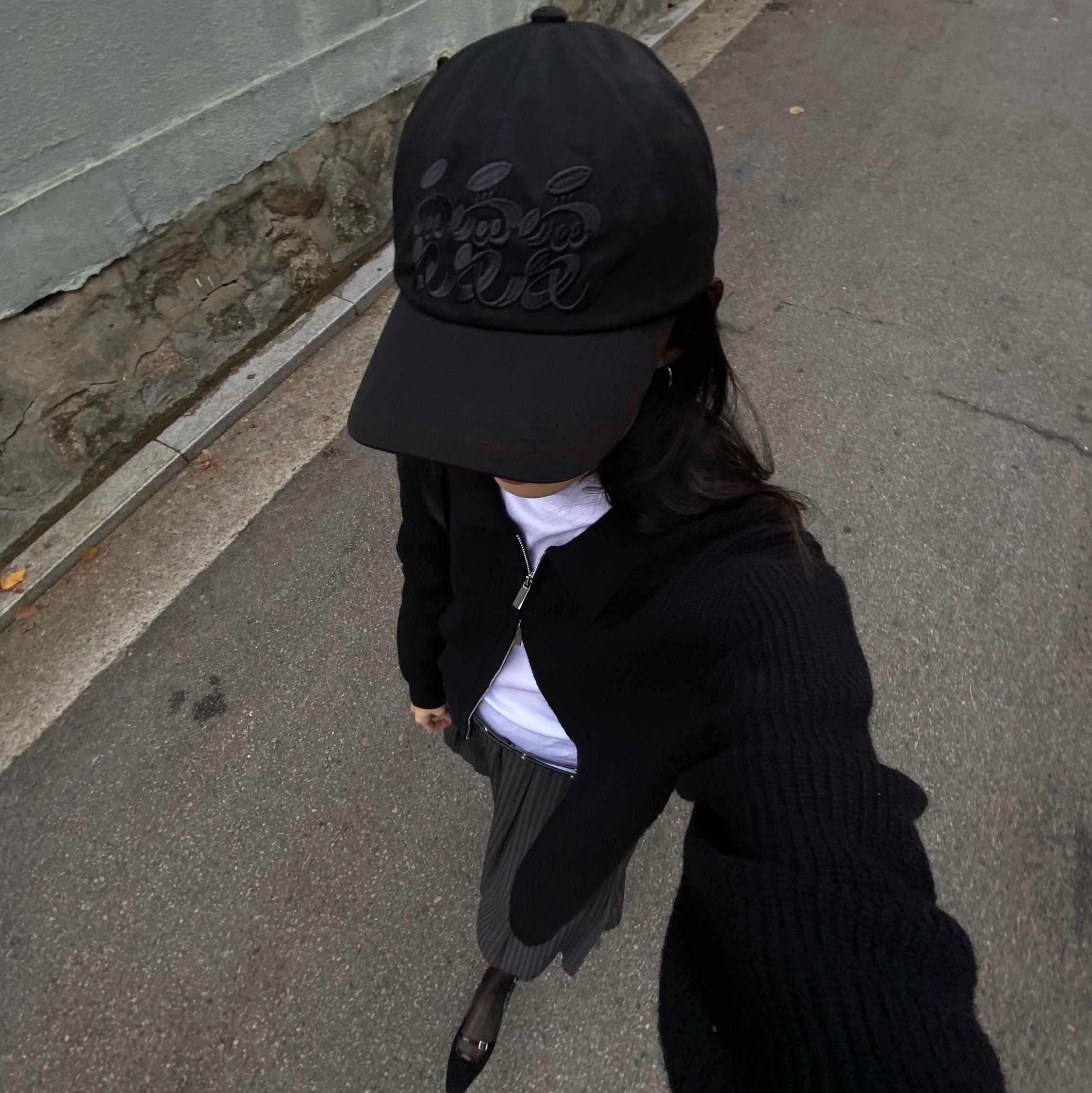 LUVLUVLUV SV The Most Basic Baseball Cap Black 착용 스타일 - 4