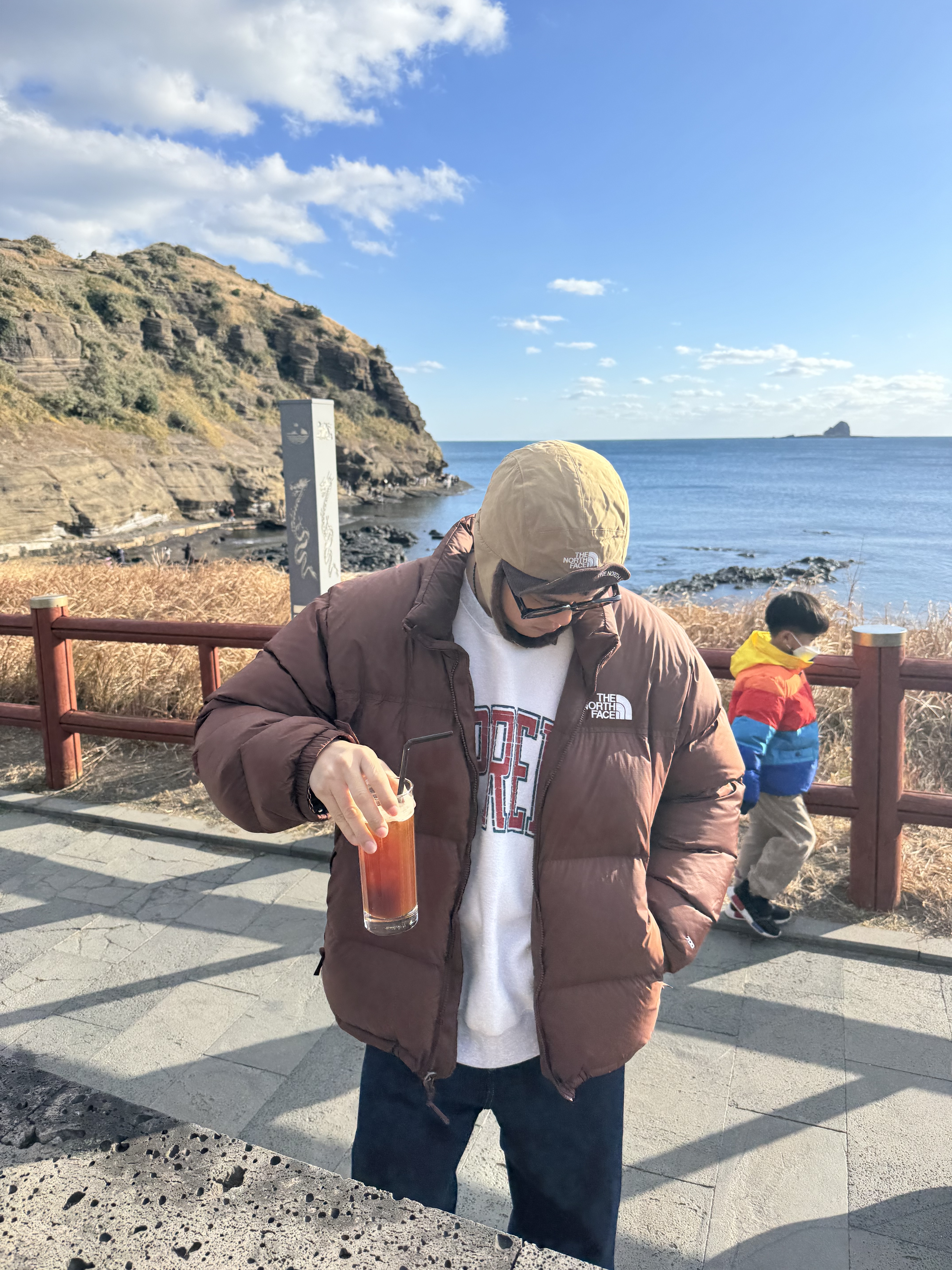 The North Face 1996 Retro Nuptse Jacket Dark Oak, Supreme Inside Out Crewneck Ash Grey - 23FW 착용 스타일 - 2