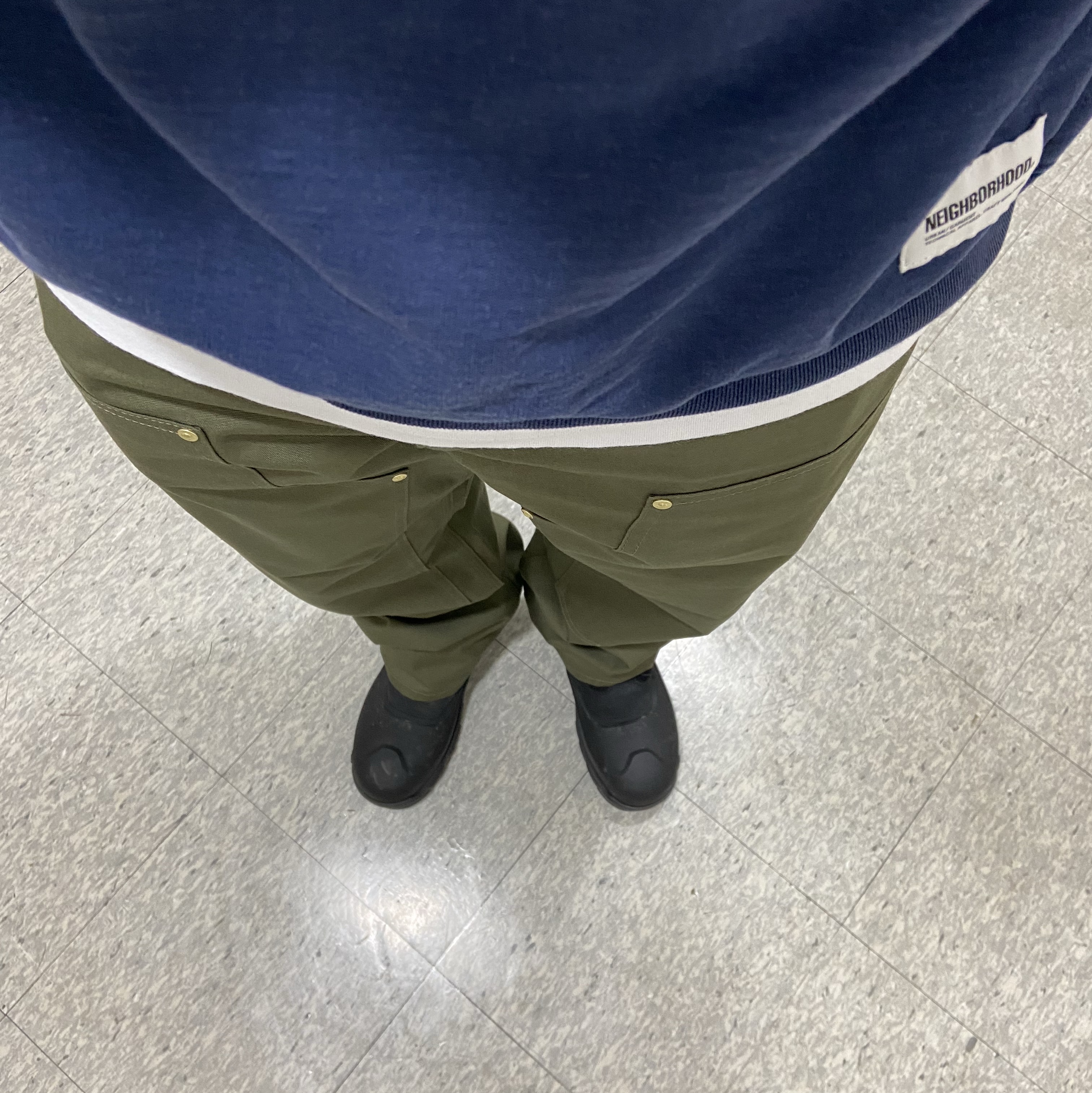 Roa Hiking Low Top Rubber Boot Black, Carhartt WIP x Mackintosh by END. Double Knee Pants Green 착용 스타일