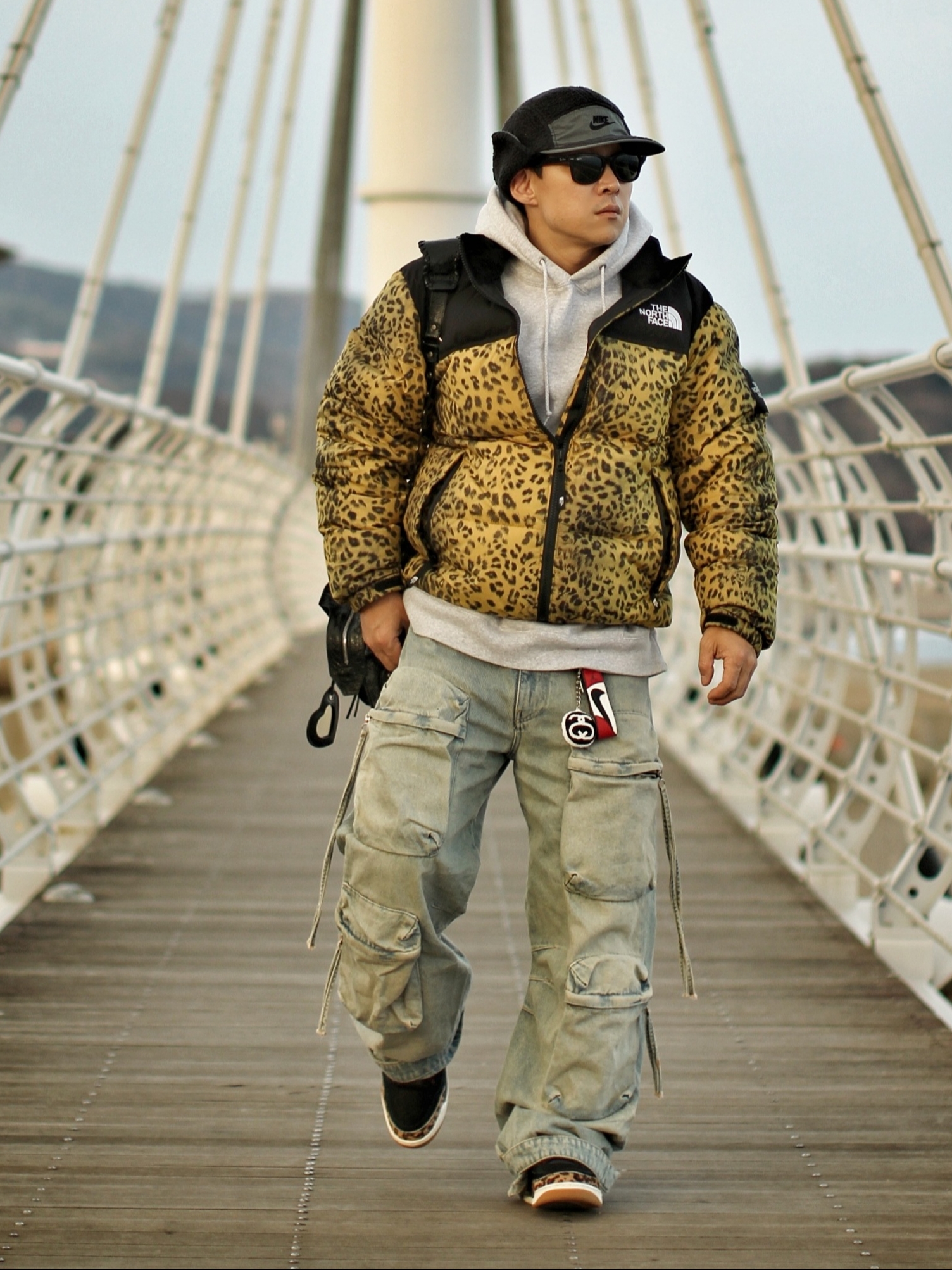 The North Face White Label Novelty Nuptse Down Jacket P Gold, Zara Utility Pocket Jeans Mid Blue 착용 스타일 - 1