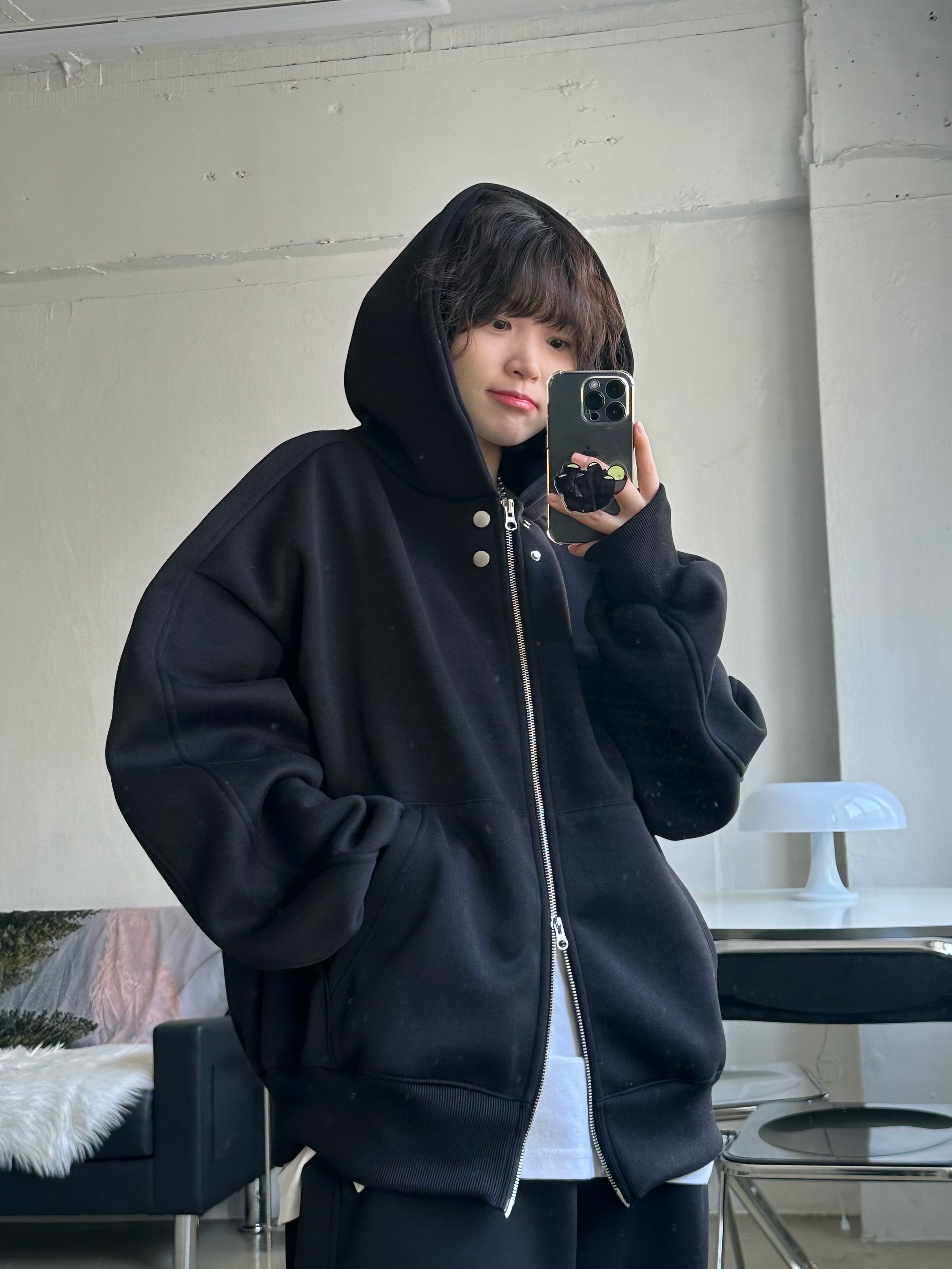 CDG Logo Check Muffler White Black, Supreme Featherweight Down Trooper Black - 23FW 착용 스타일 - 3