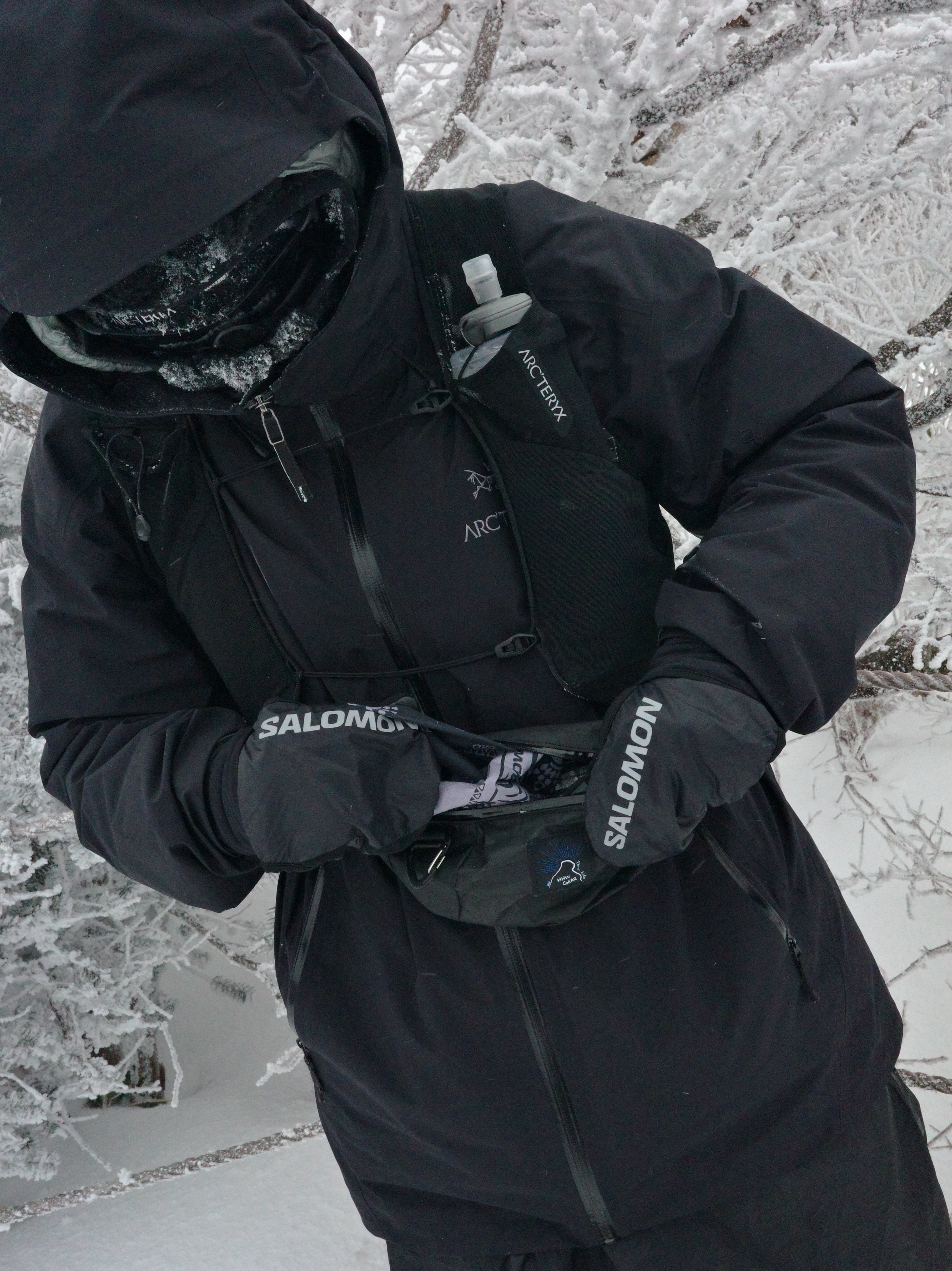 Arc'teryx Beta LT Jacket Black, Arc'teryx Norvan 14 Vest Black 착용 스타일 - 3