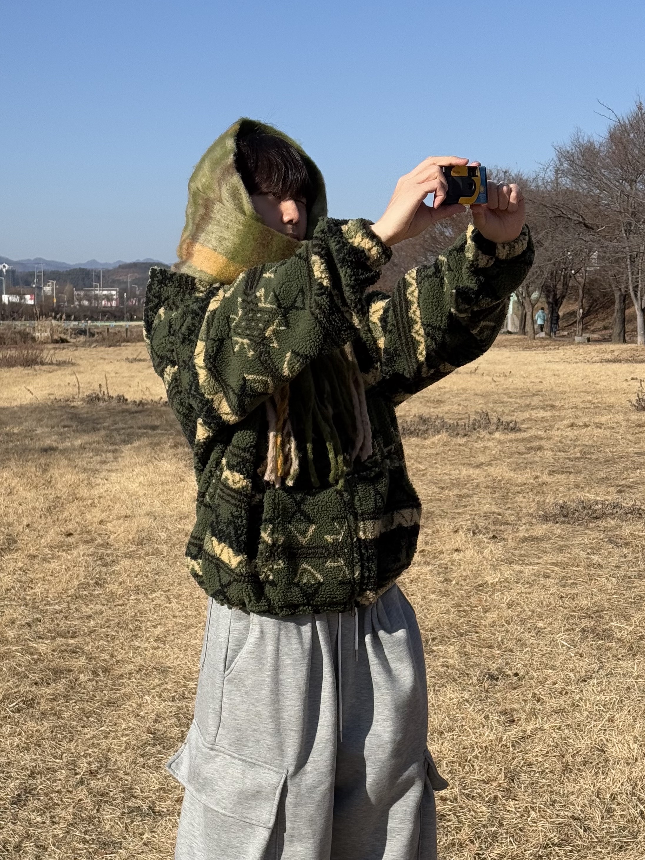 Open Yy Faux Fur Corduroy Earflap Cap Khaki 착용 스타일 - 2