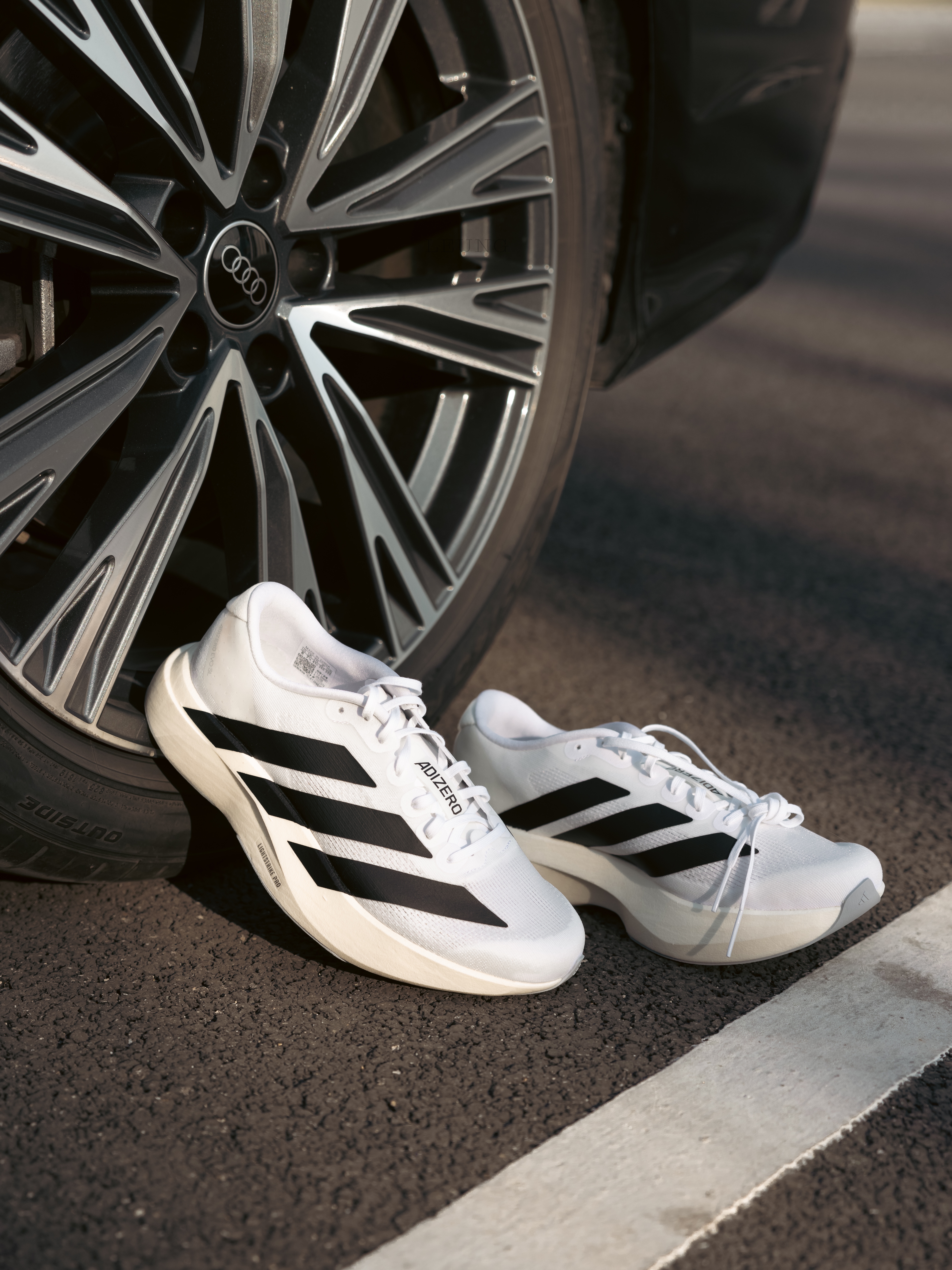 (W) Adidas Adizero EVO SL Cloud White Core Black, Adidas Adizero EVO SL Cloud White Core Black 착용 스타일 - 3