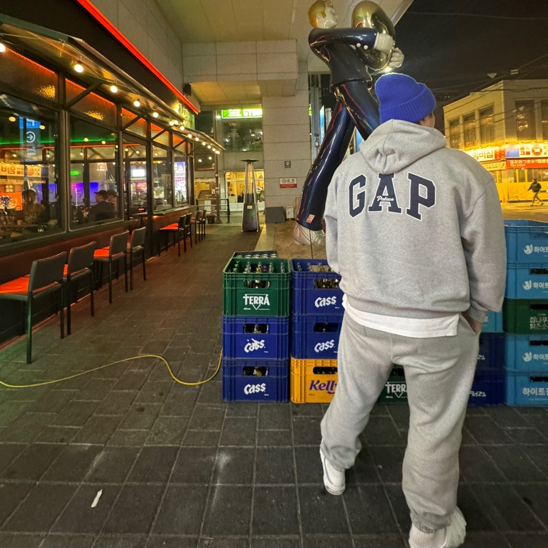Palace x Gap Hood Grey - 24SS, Moncler Wool & Cashmere Beanie Royal Blue - 23FW 착용 스타일 - 3