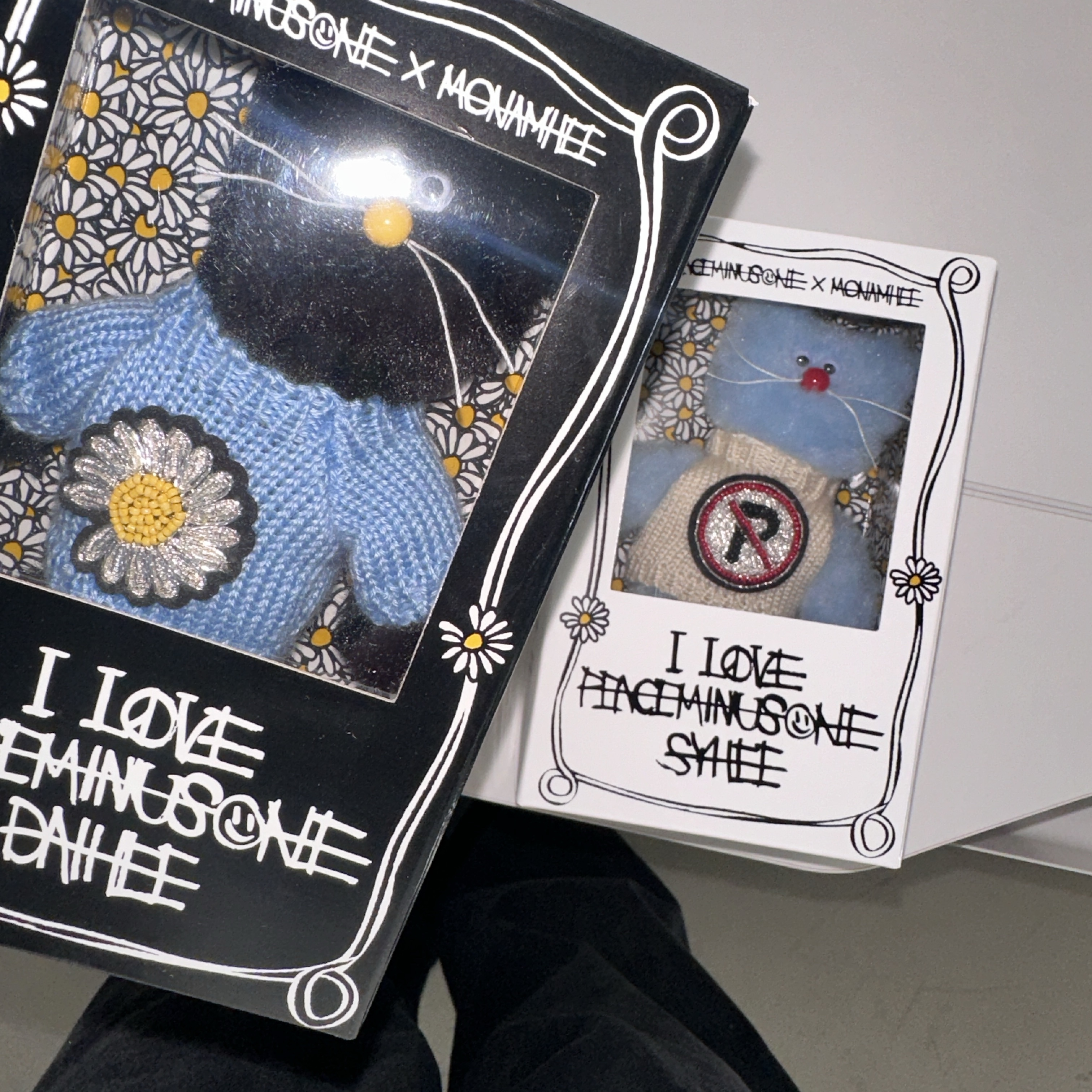 Monamhee x Peaceminusone Daihee Plush Keyring, Monamhee x Peaceminusone Syhee Plush Keyring 착용 스타일 - 2