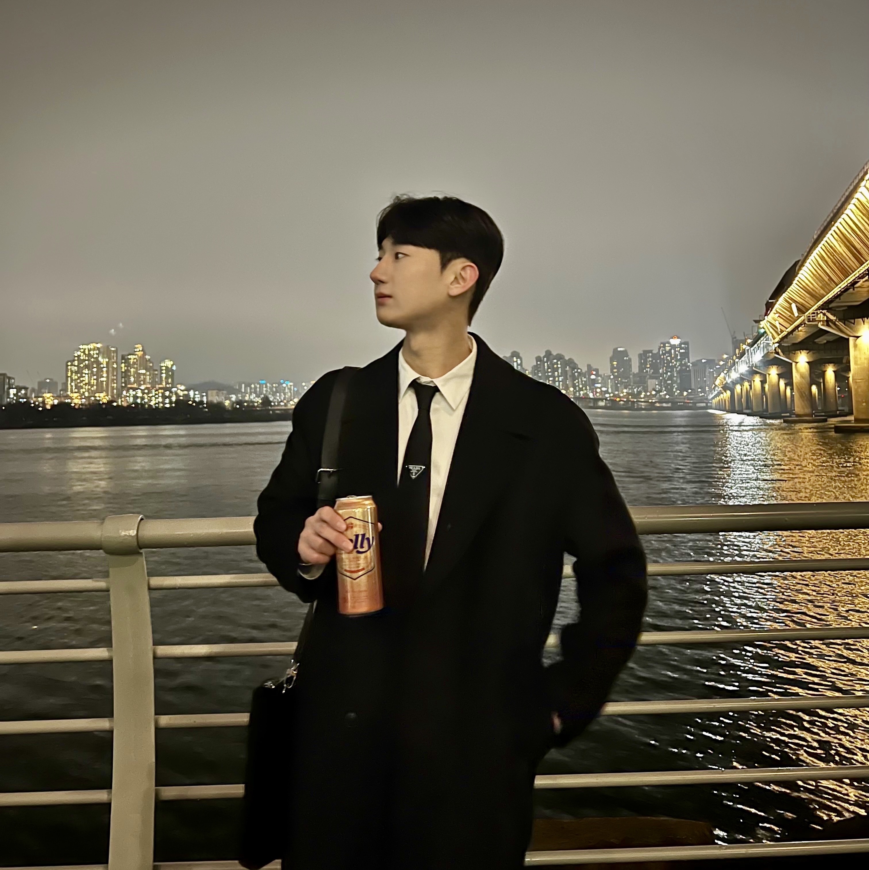 Prada Re-Nylon Gabardine Tie Black 착용 스타일