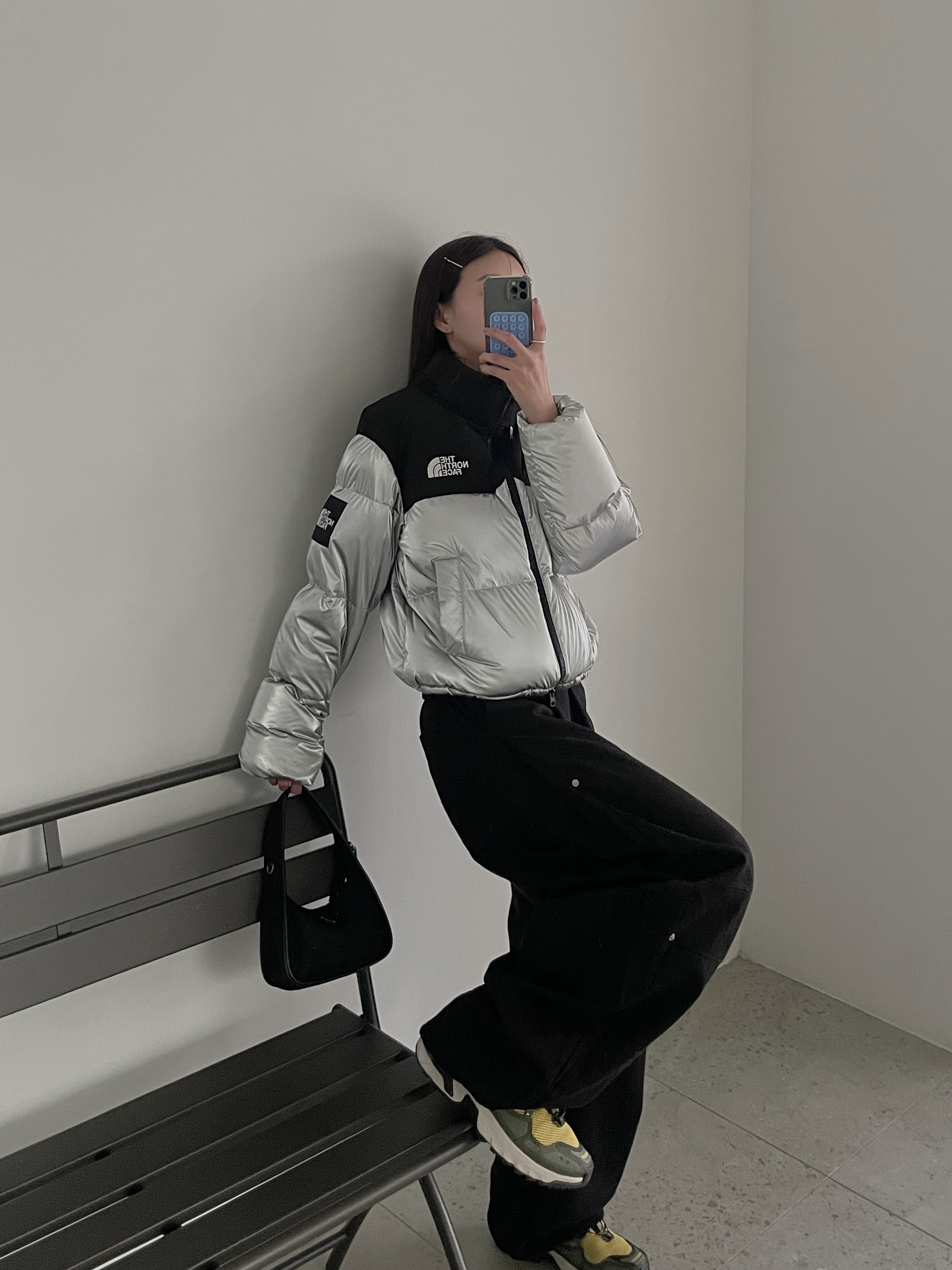 Salomon ACS +OG Buttercup Olive Night Black, (W) The North Face White Label Novelty Nuptse Down Jacket SE Silver 착용 스타일 - 1