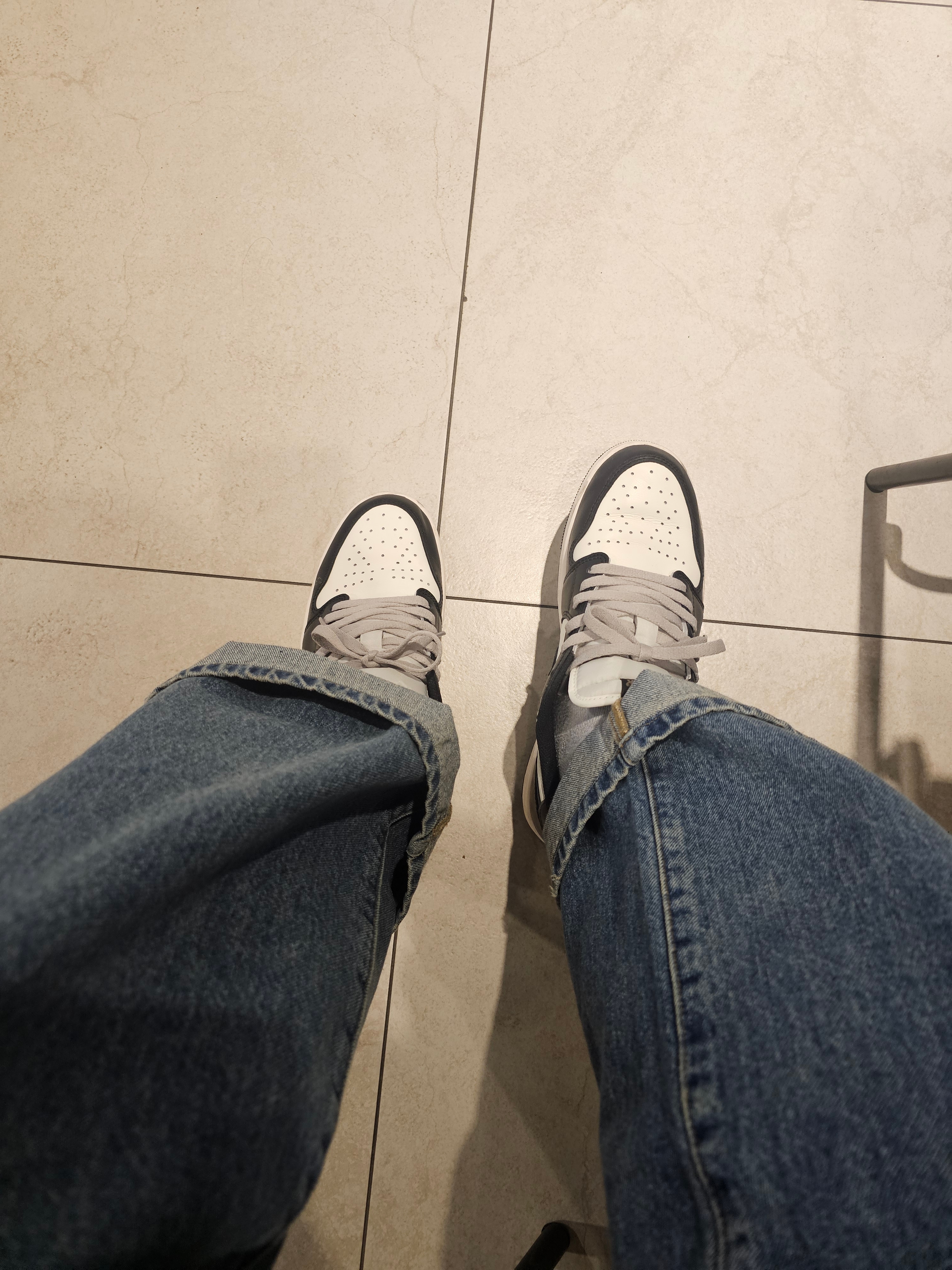 Jordan 1 Retro Low OG Mocha, IAB Studio Socks White Black (5 Pack) 착용 스타일