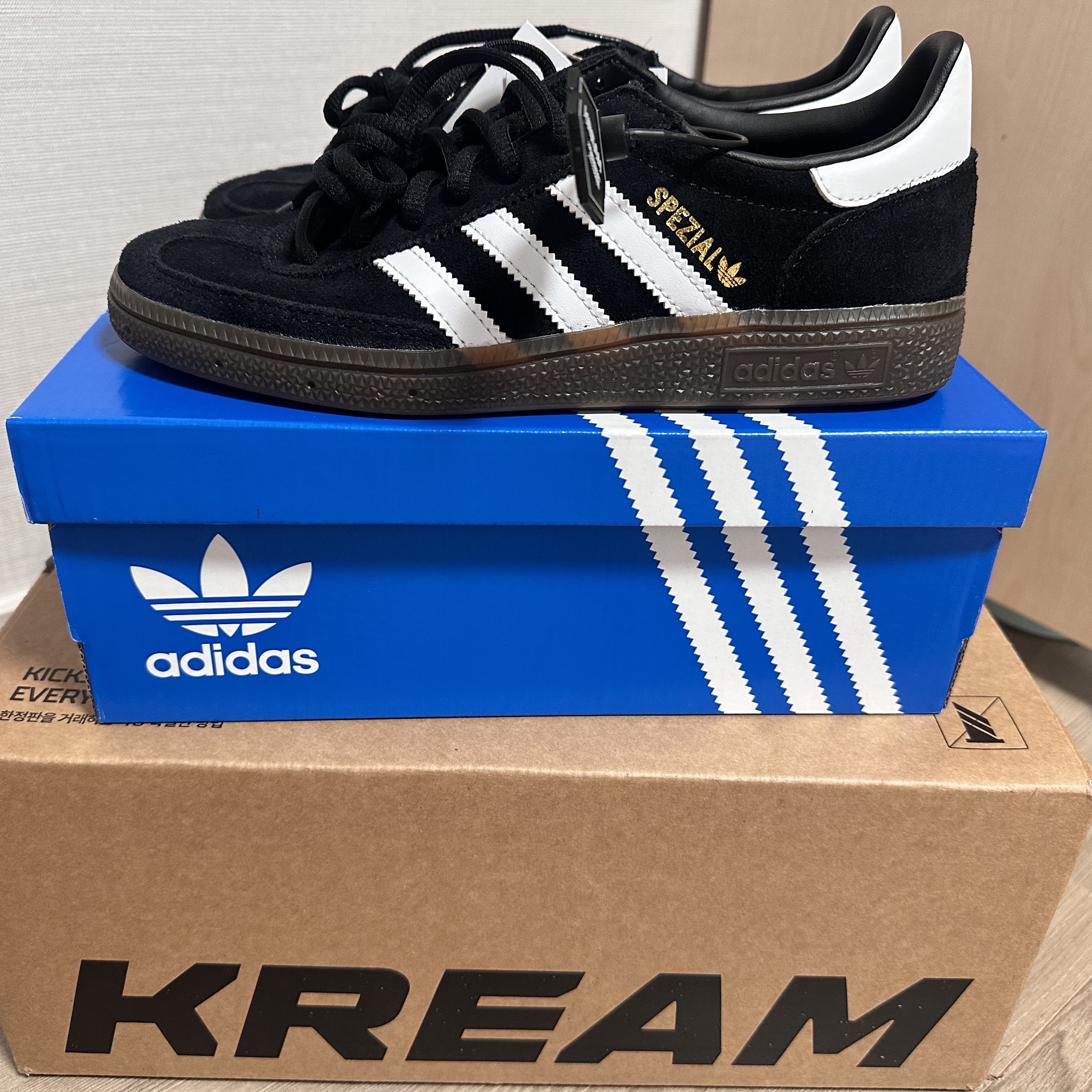 Adidas Spezial Handball Core Black 착용 스타일