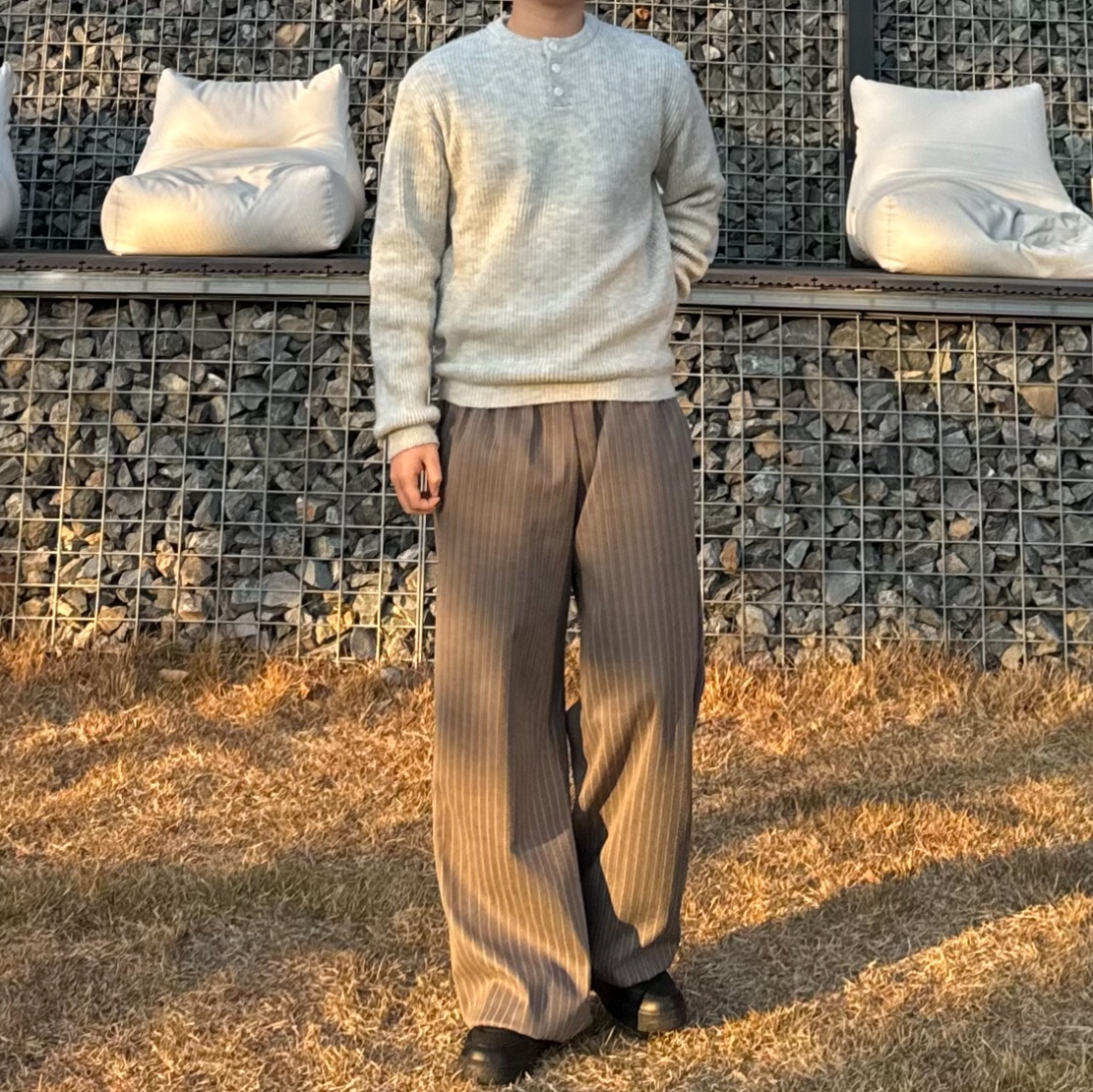Hono Report Easy Big Pants Oat Stripe 착용 스타일