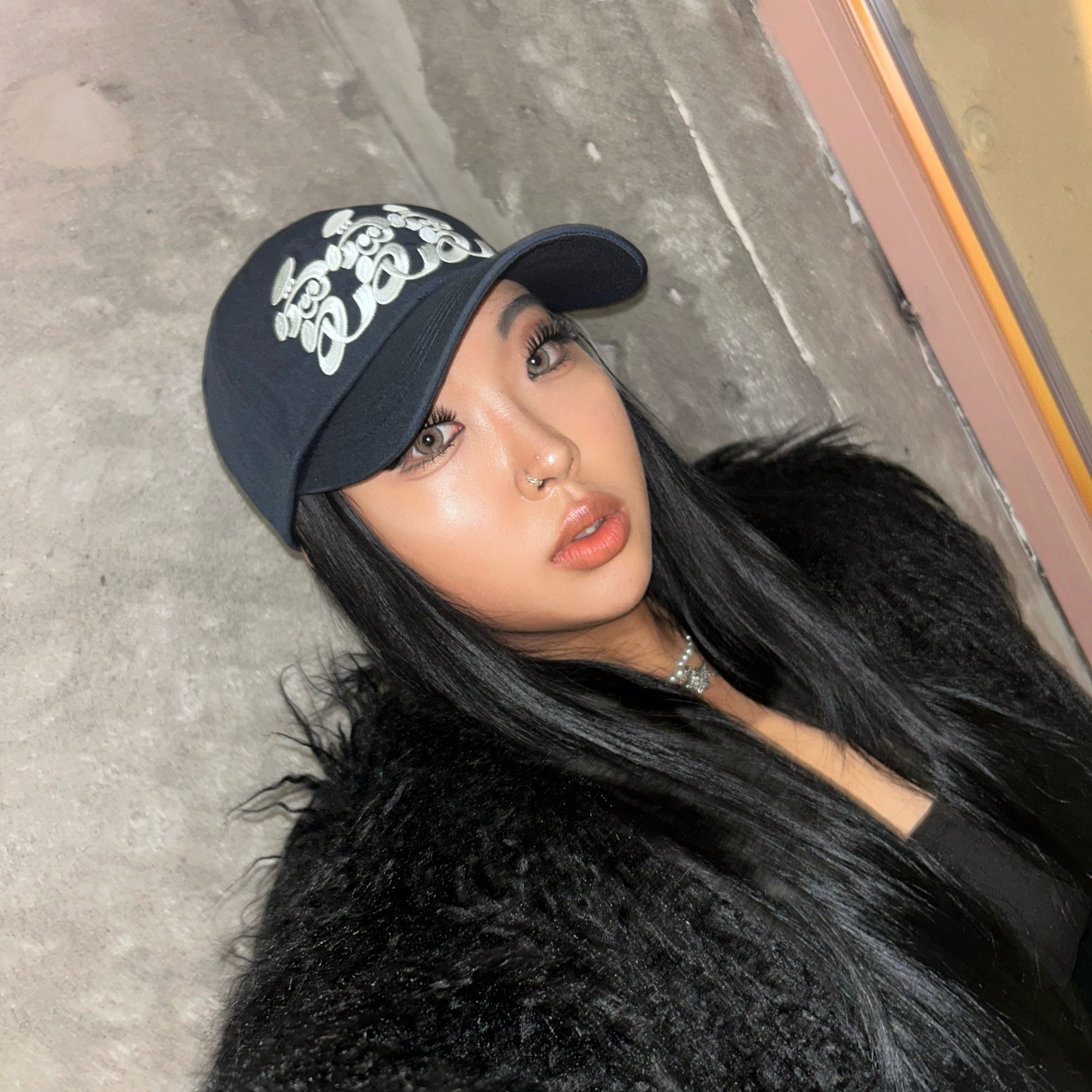 LUVLUVLUV SV The Most Basic Baseball Cap Navy 착용 스타일 - 2