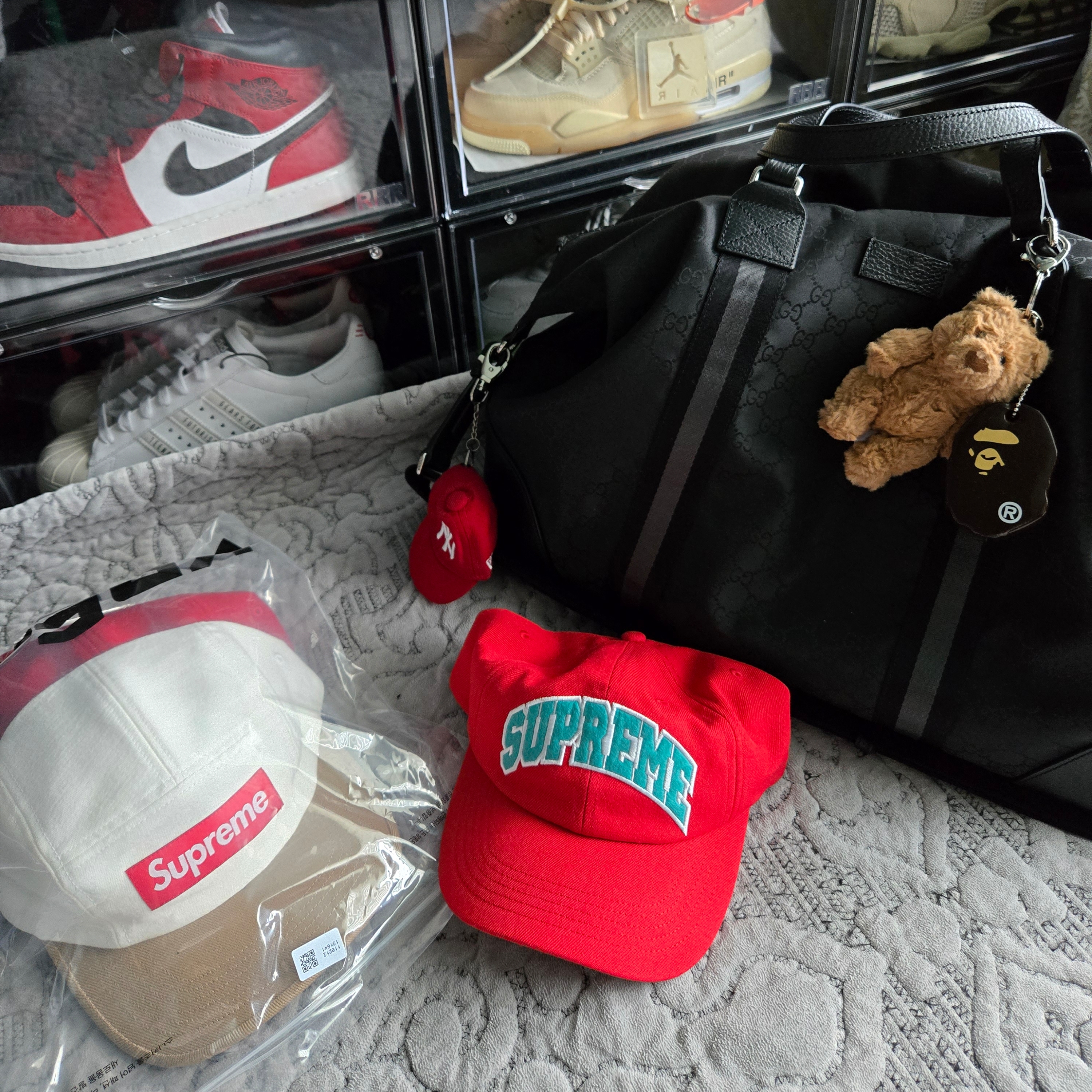 Supreme Felt Arc 6-Panel Red - 24FW, (W) Jordan 4 x Off-White Retro SP Sail 착용 스타일