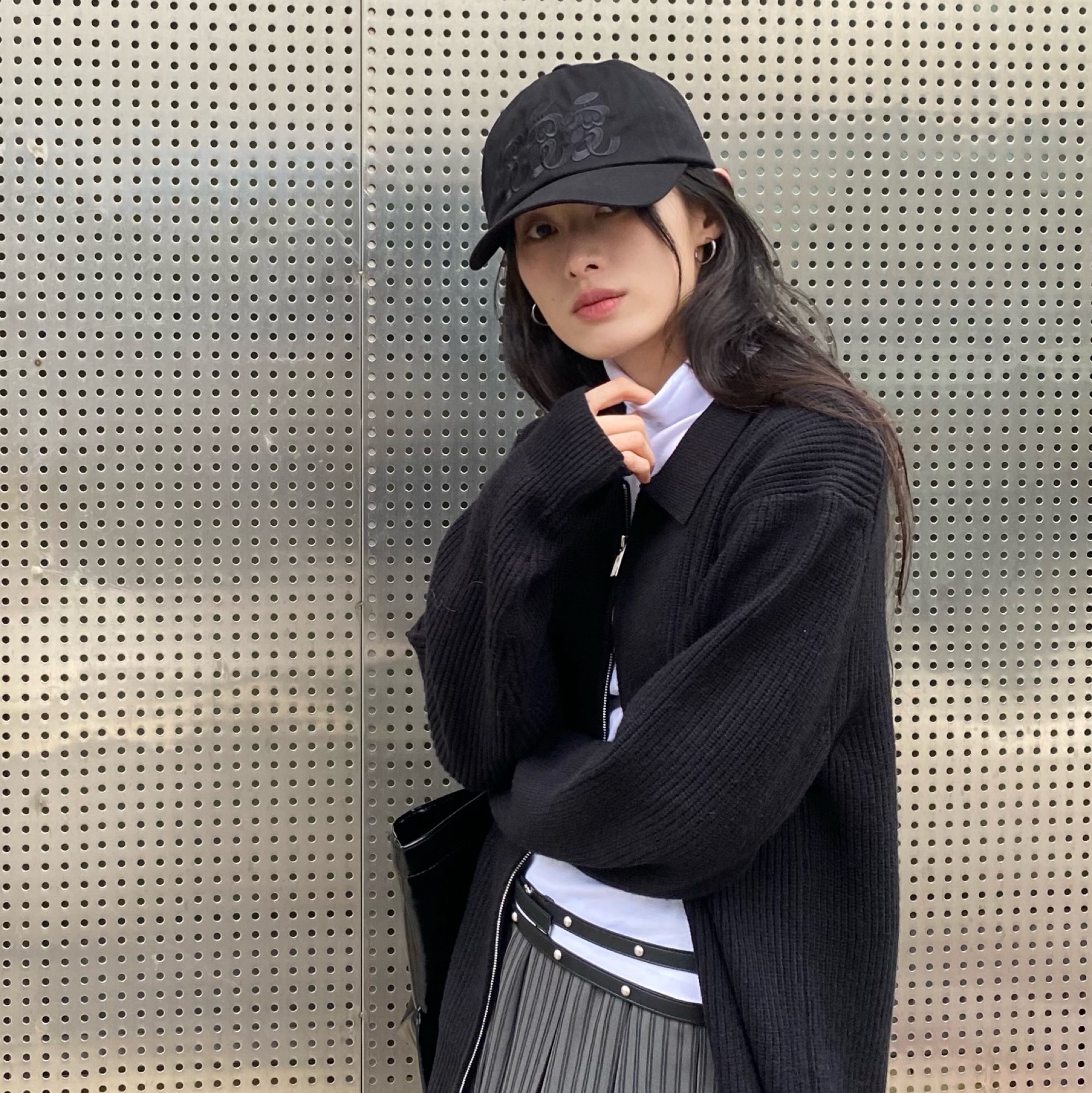 LUVLUVLUV SV The Most Basic Baseball Cap Black 착용 스타일 - 2