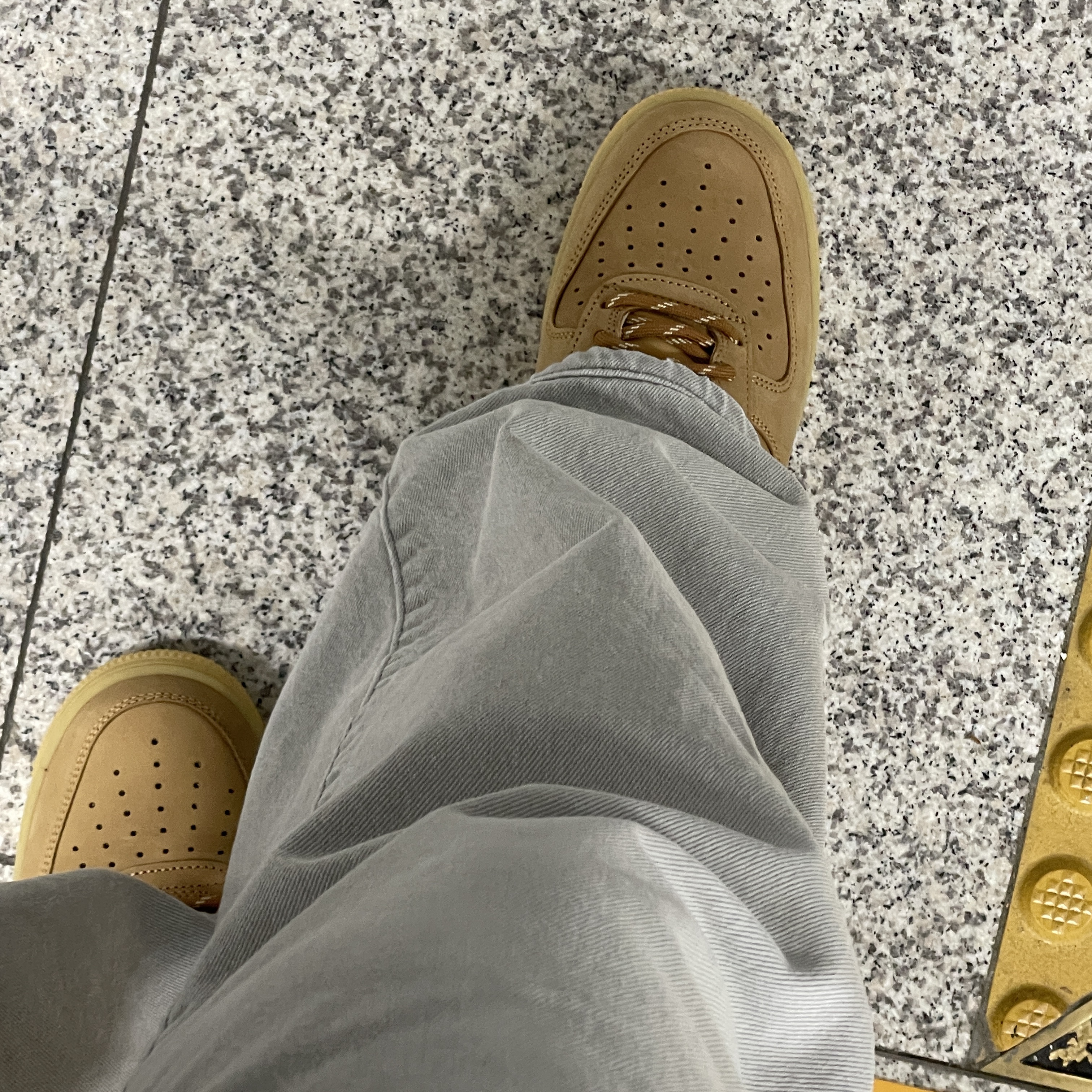 Nike Air Force 1 '07 WB Flax 착용 스타일