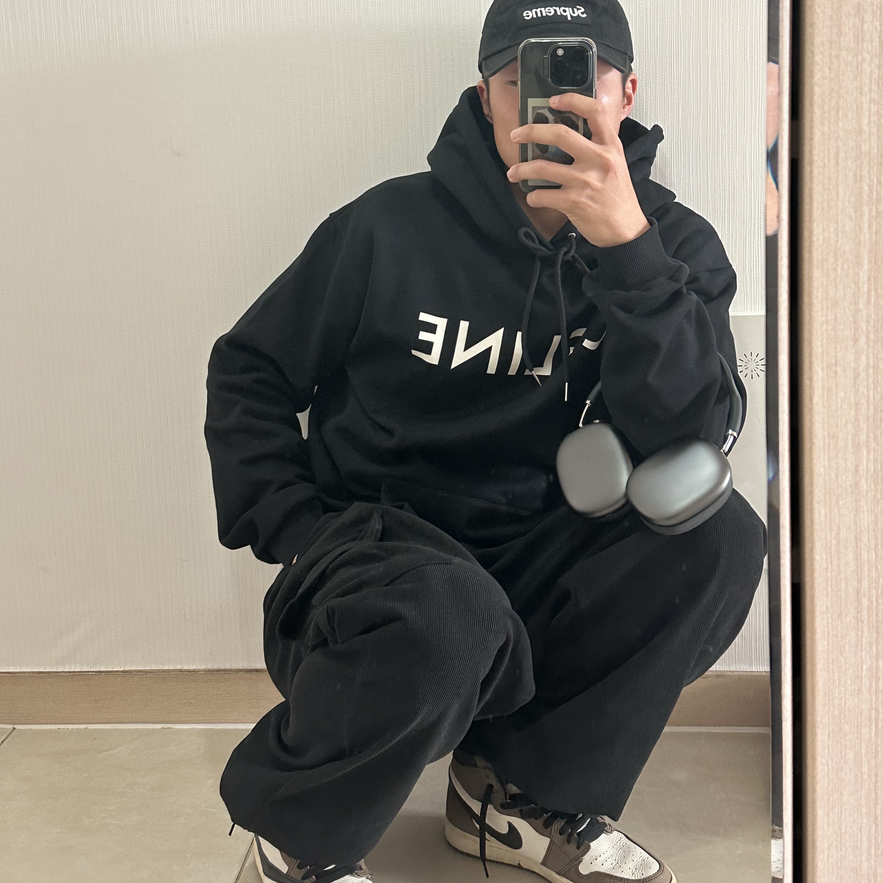 Jordan 1 x Travis Scott Retro High OG SP Mocha, Supreme Washed Chino Twill Camp Cap Black 착용 스타일
