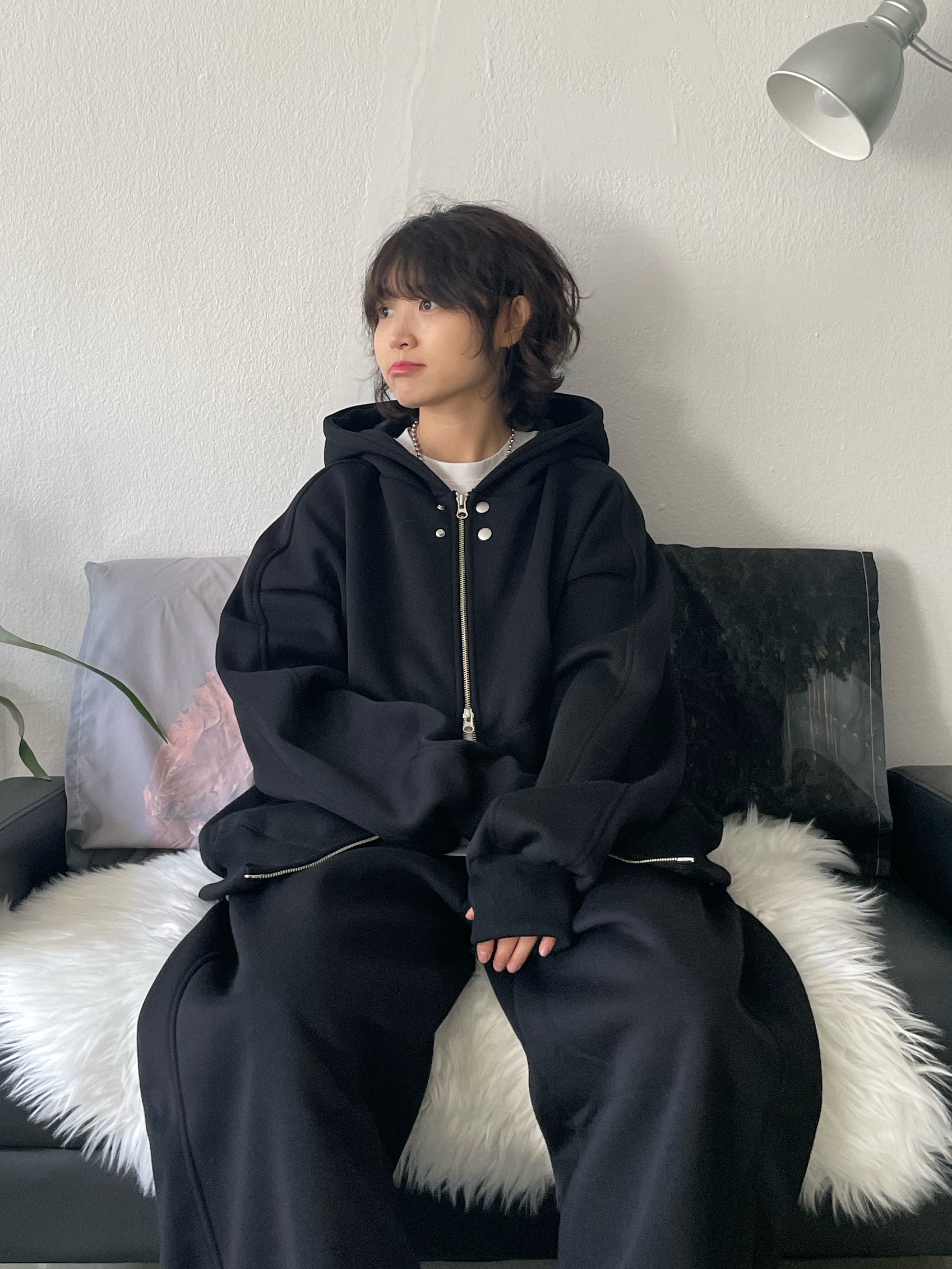 CDG Logo Check Muffler White Black, Supreme Featherweight Down Trooper Black - 23FW 착용 스타일 - 8