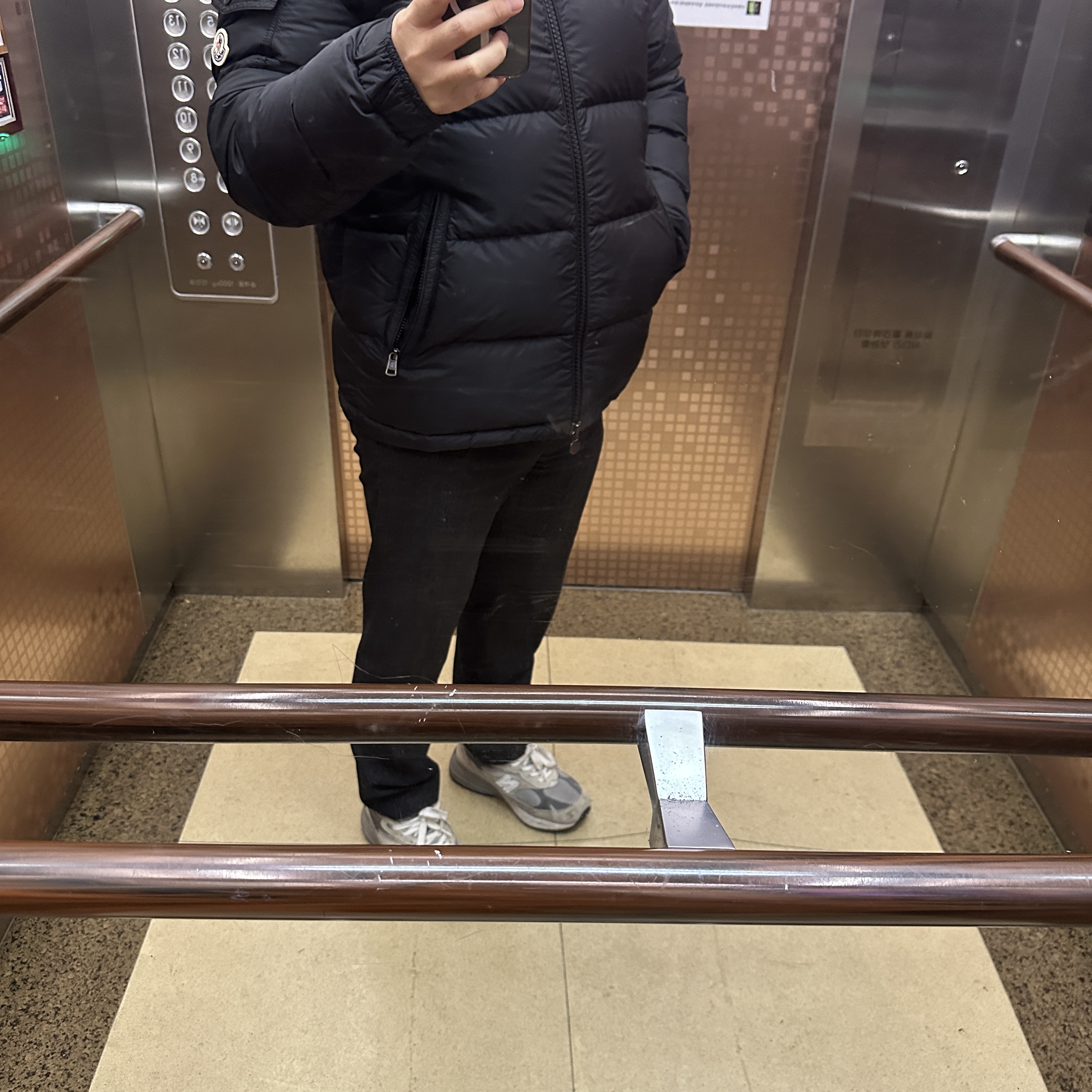 Moncler Mayaf Short Down Jacket Black - 24FW, New Balance 993 Made in USA Grey - D Standard 착용 스타일