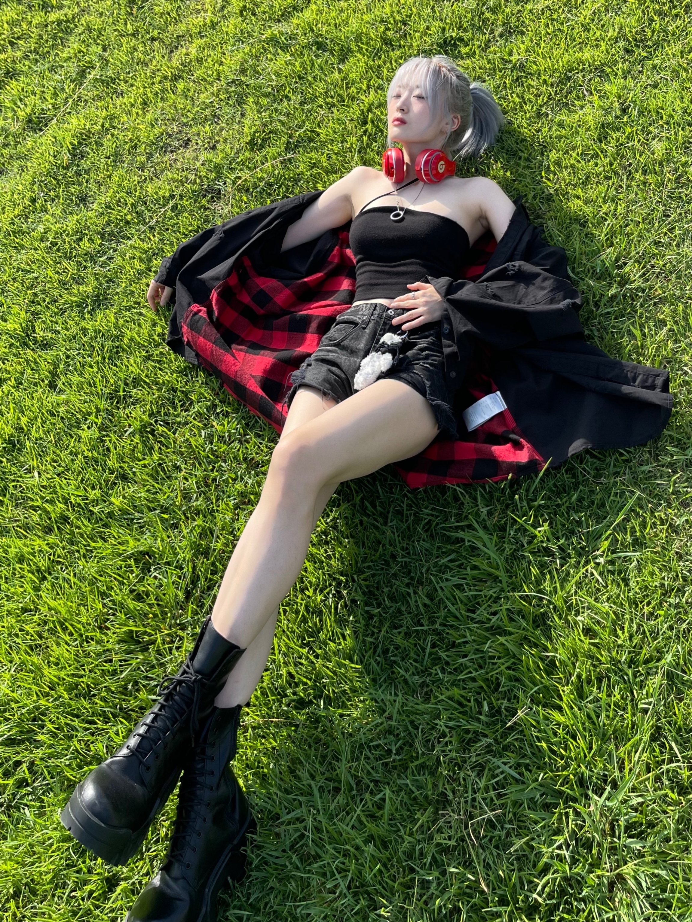 Undermycar Dohee Oversized Buffalo Check Shirts Salsa - 23SS, Balenciaga Bulldozer Lace-Up Boot Black 착용 스타일 - 1