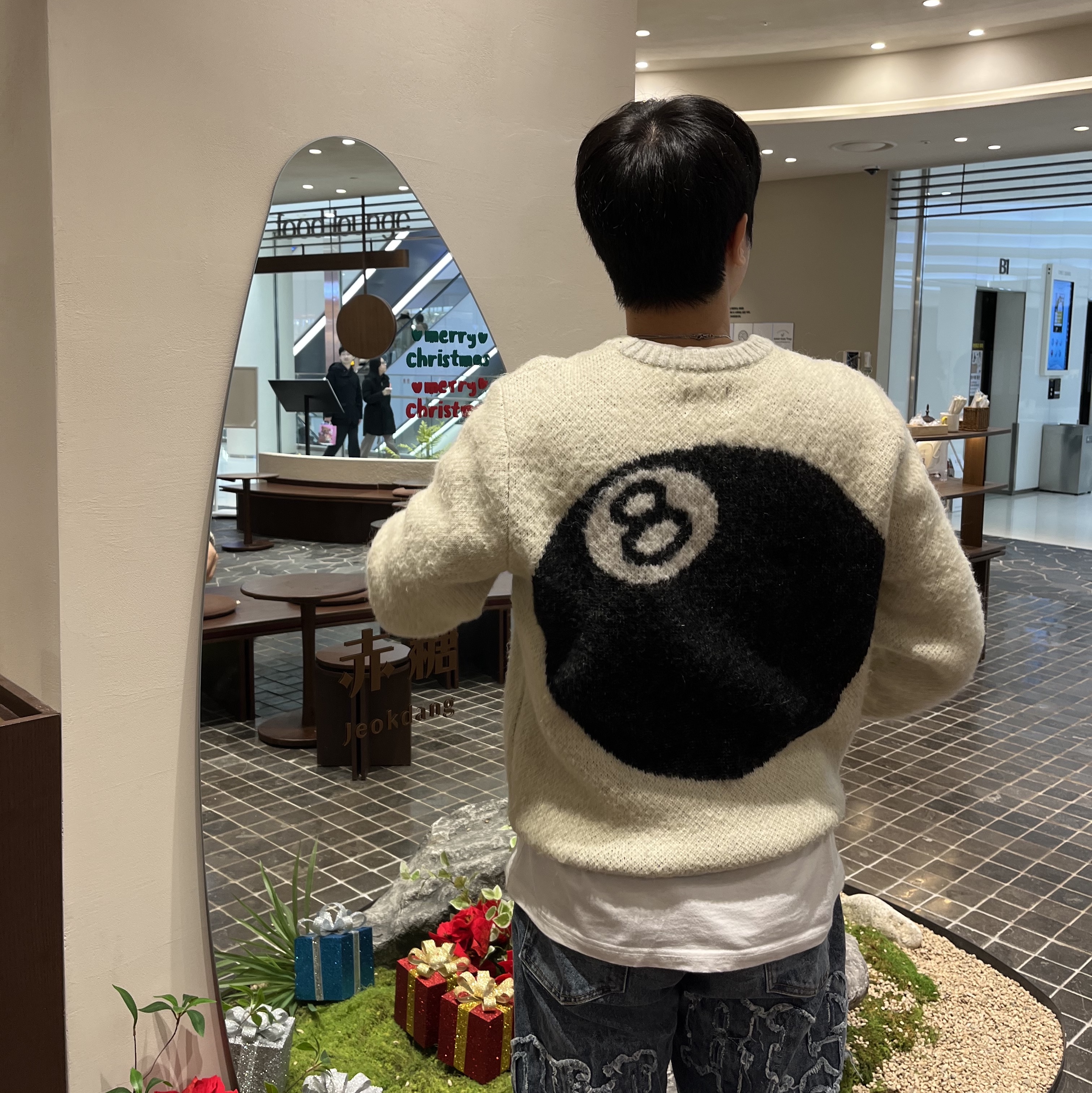 Stussy 8 Ball Heavy Brushed Mohair Sweater Cream 착용 스타일