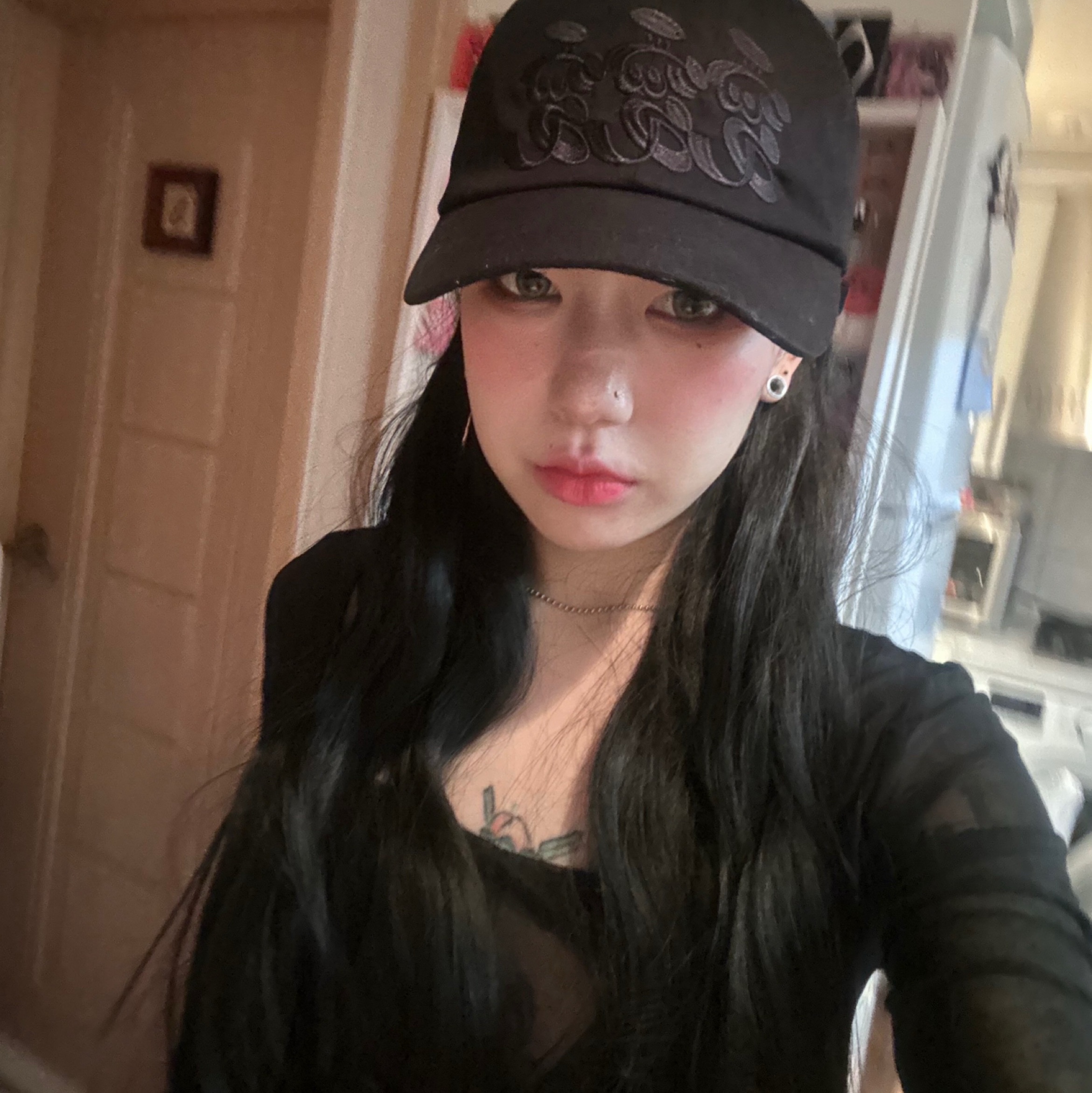 LUVLUVLUV SV The Most Basic Baseball Cap Black 착용 스타일 - 2