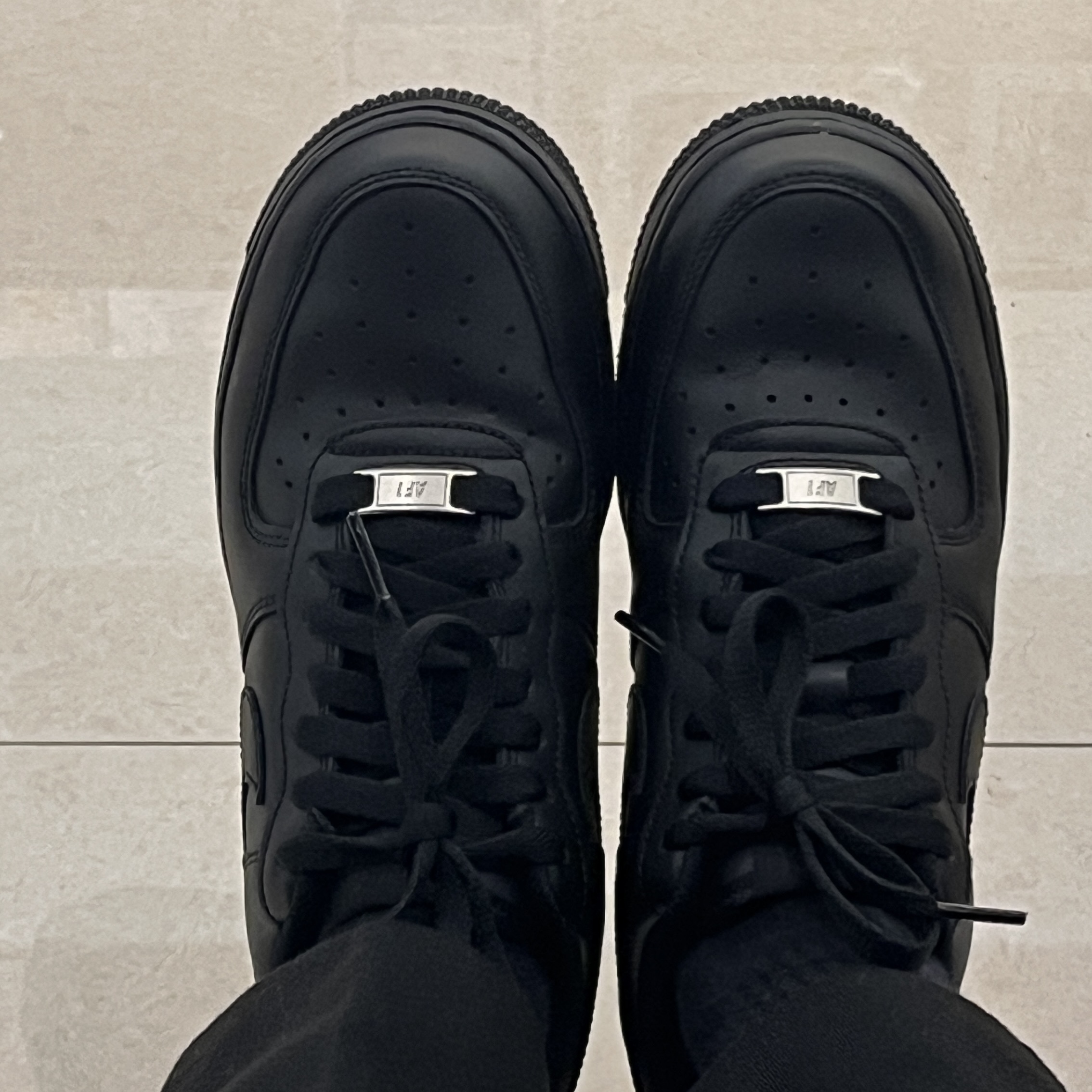 (W) Nike Air Force 1 '07 Low Triple Black 착용 스타일