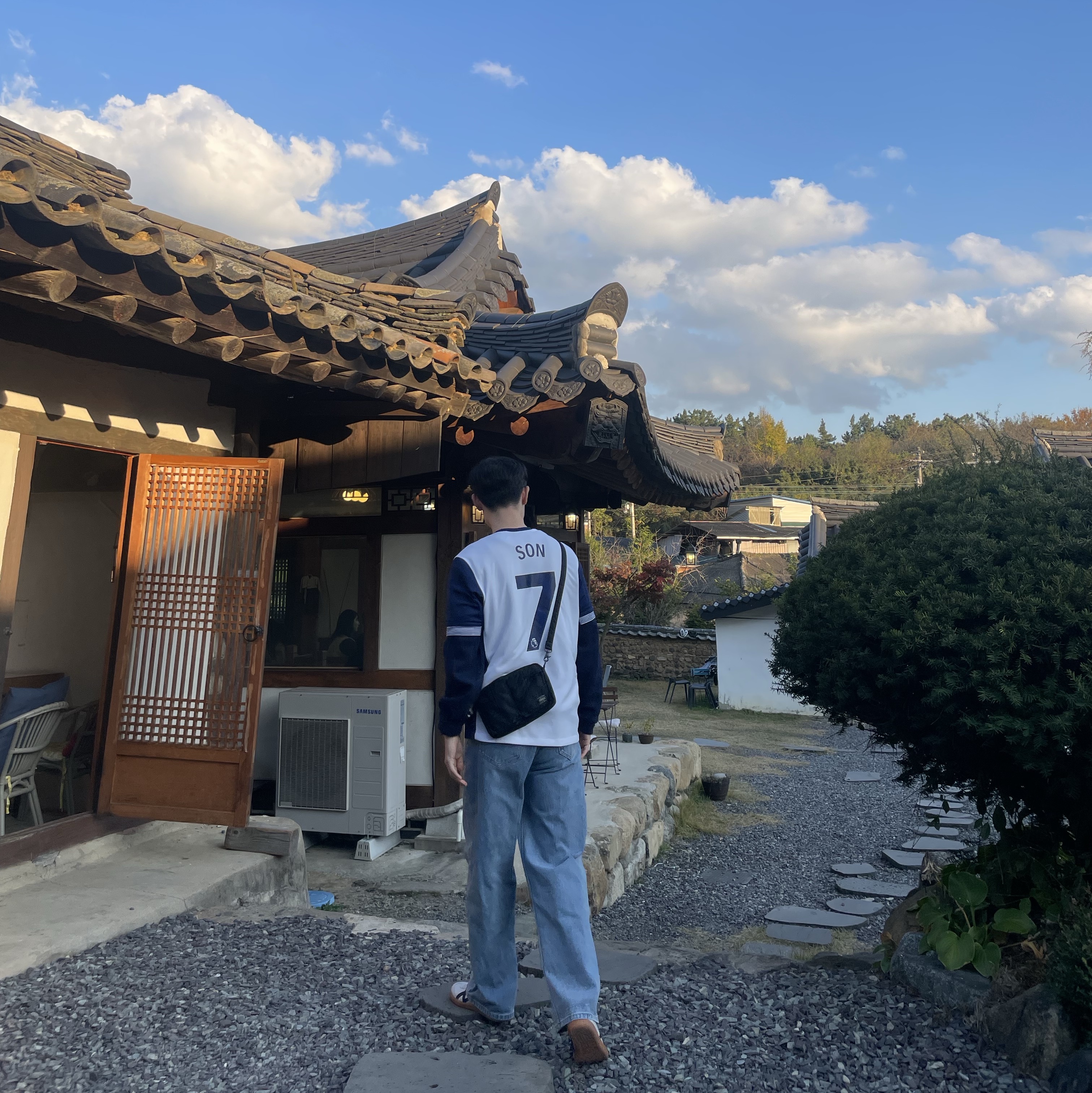 Nike Tottenham Hotspur 2024/25 Dri-Fit Stadium Home Jersey White (Non Marking Ver.), Onitsuka Tiger Tokuten White Navy 착용 스타일