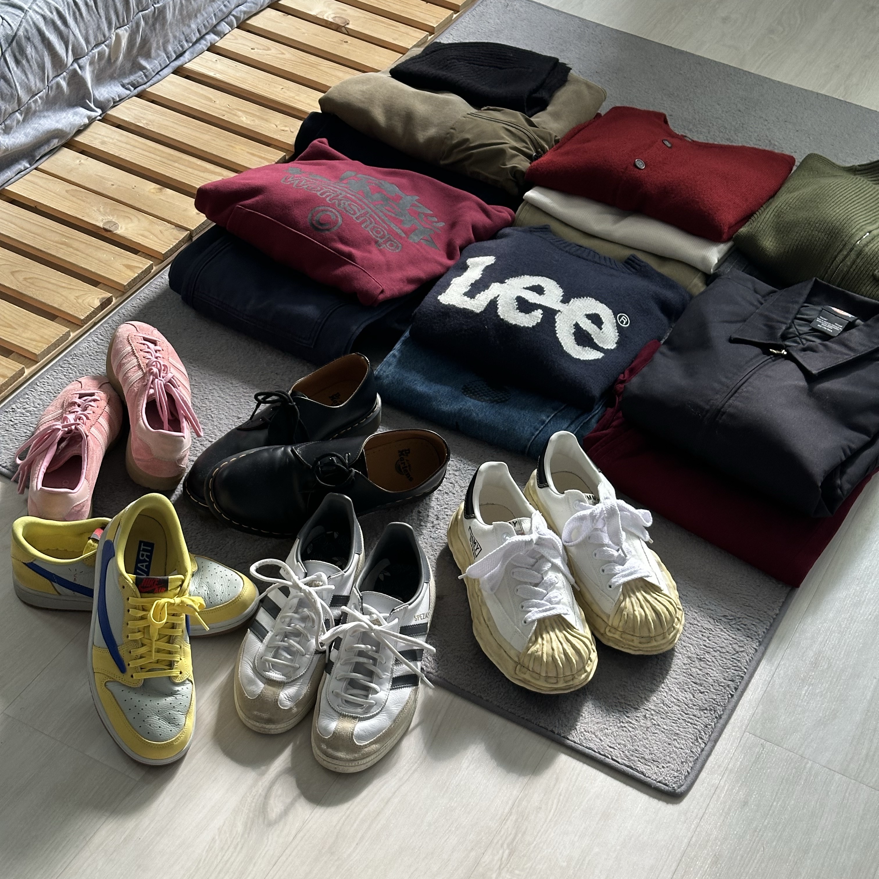 Adidas Bermuda Glow Pink, (W) Jordan 1 x Travis Scott Retro Low OG SP Canary 착용 스타일 - 2