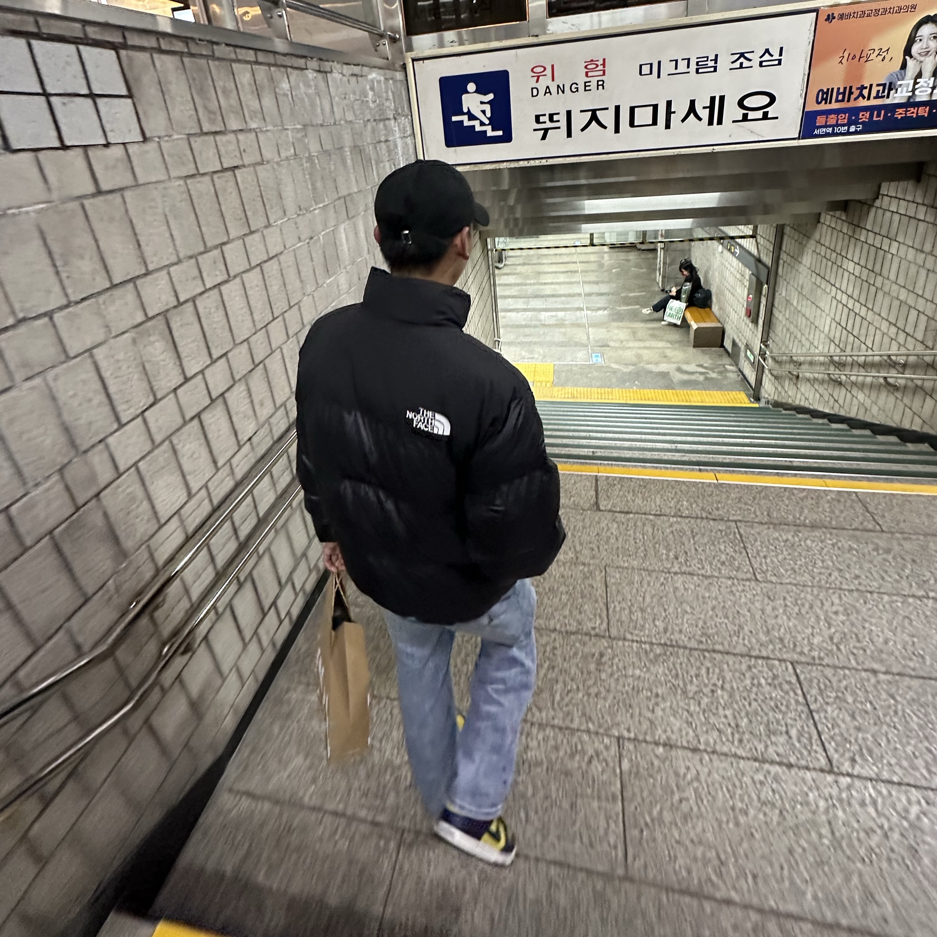 The North Face On Ball Jacket Black, Salomon XT-6 Quail Plum Kitten 착용 스타일 - 2
