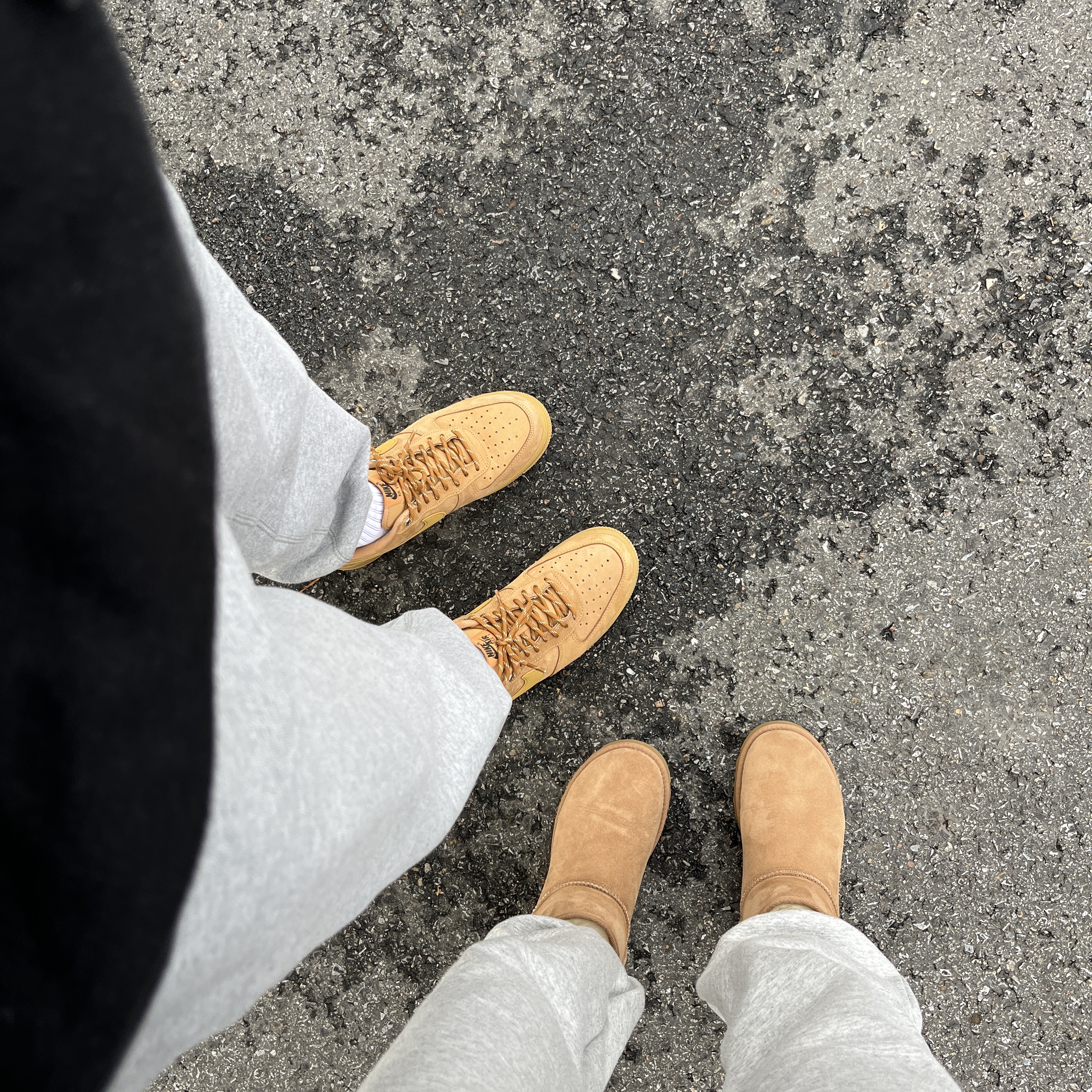 Nike Air Force 1 '07 WB Flax, (W) UGG Classic Mini II Boots Chestnut 착용 스타일