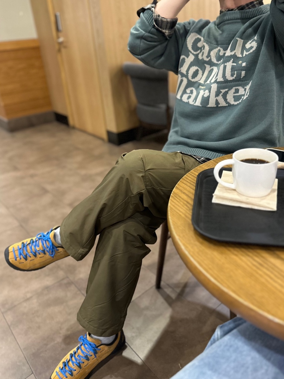 Cactusdonutmarket Cdm Basic Logo Sweater - Khaki, Keen Jasper Suede Sneakers Camel 착용 스타일