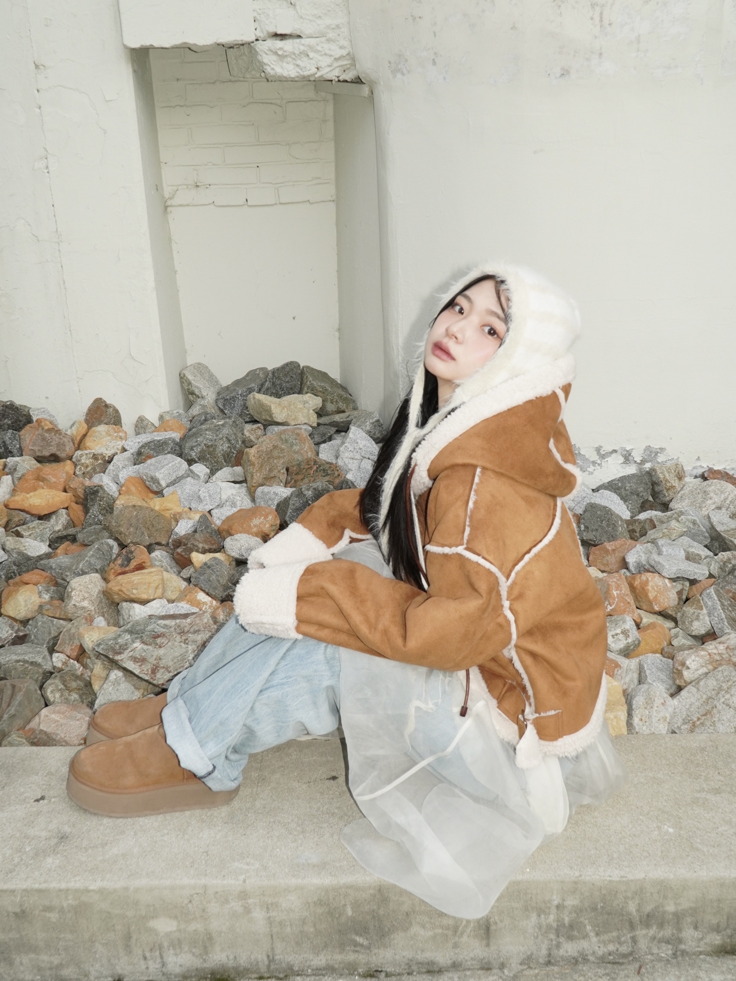 (W) UGG Classic Dipper Boots Chestnut 착용 스타일 - 2