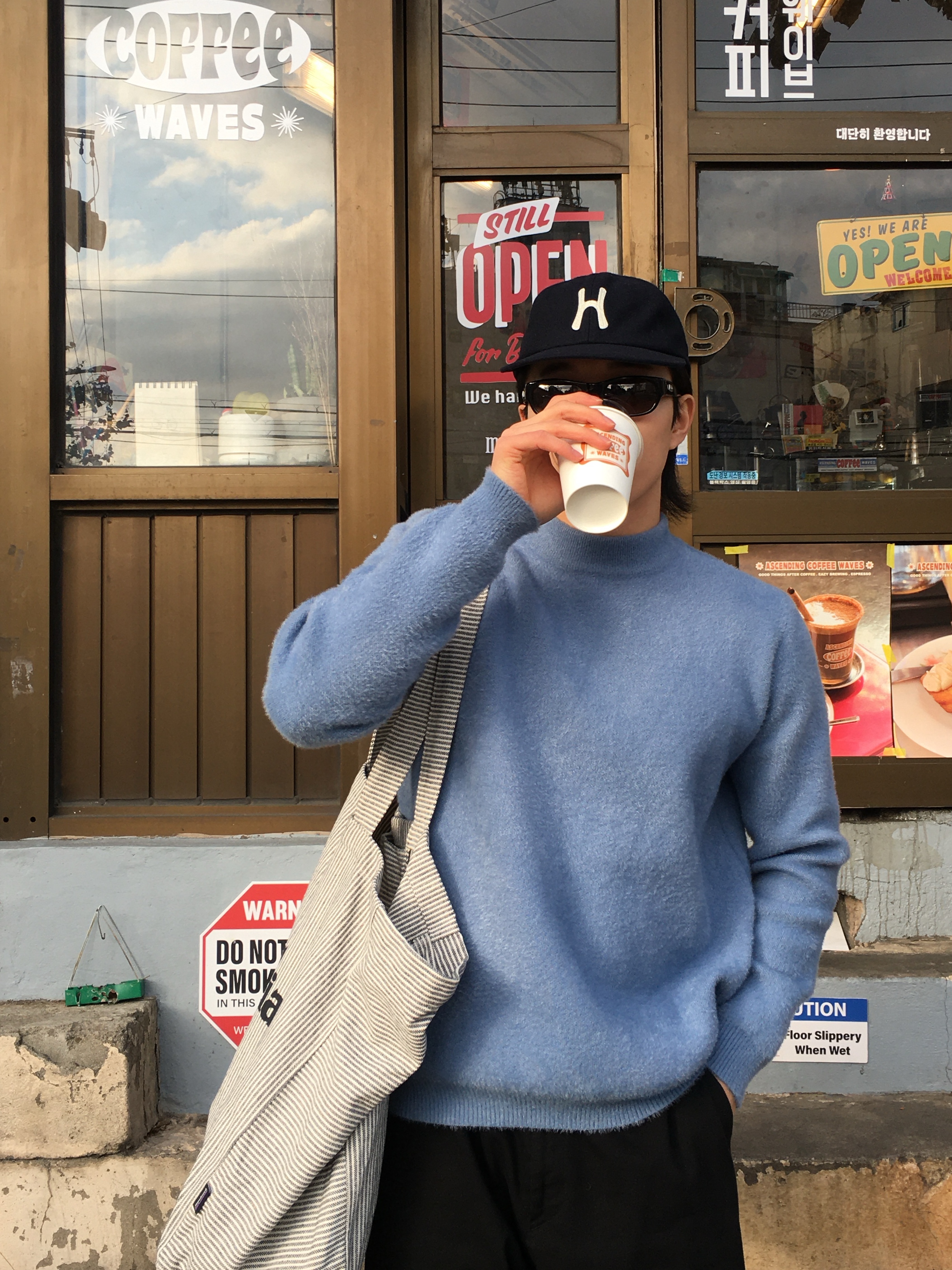 Hello Sunrise H Logo Wool Relaxed Fit 6 Panel Cap Dark Navy, [6% 적립] NegativeThree Moley Tracking Sneakers Nut Brown 착용 스타일 - 4