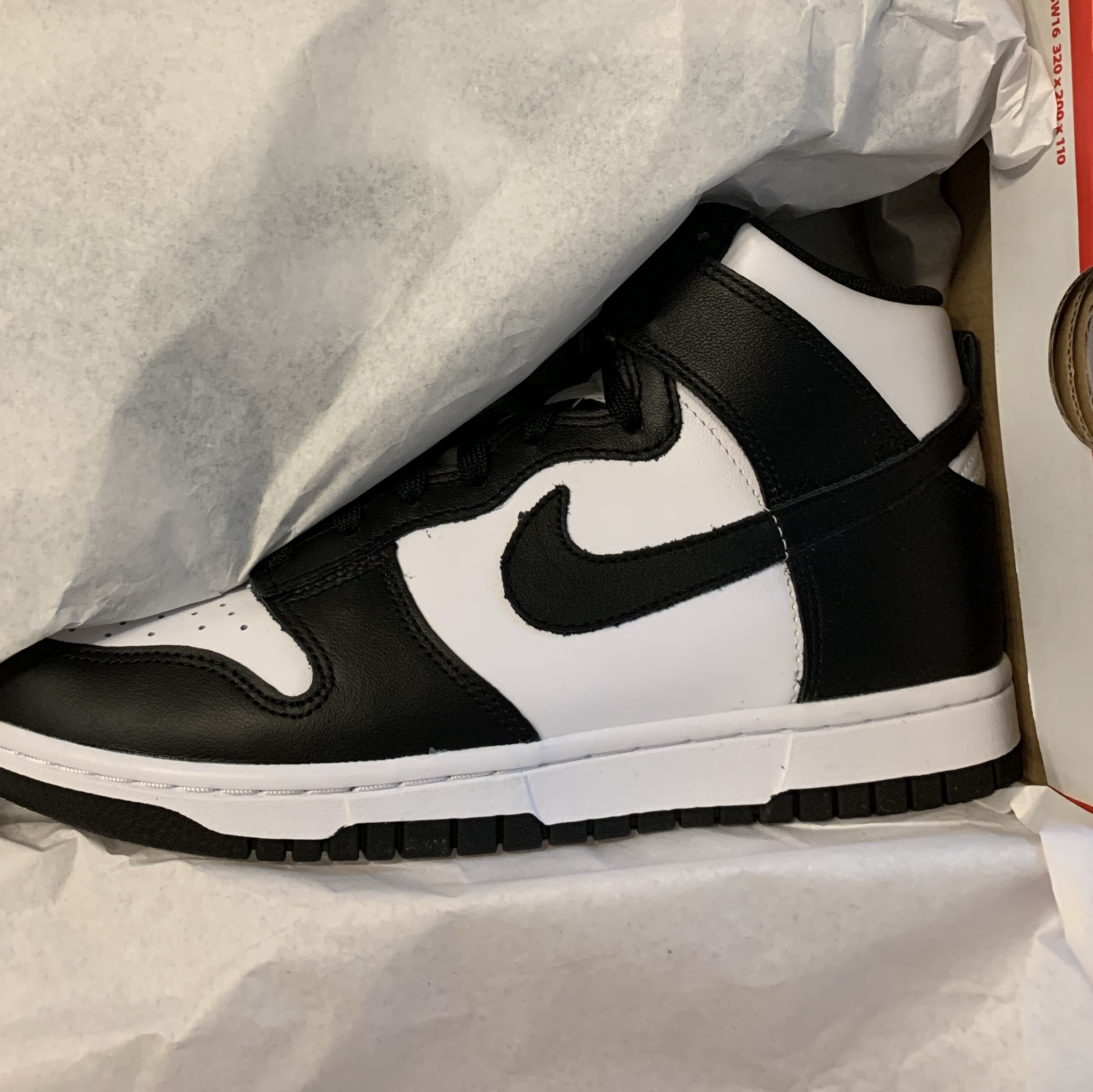 (W) Nike Dunk High Black and White 착용 스타일