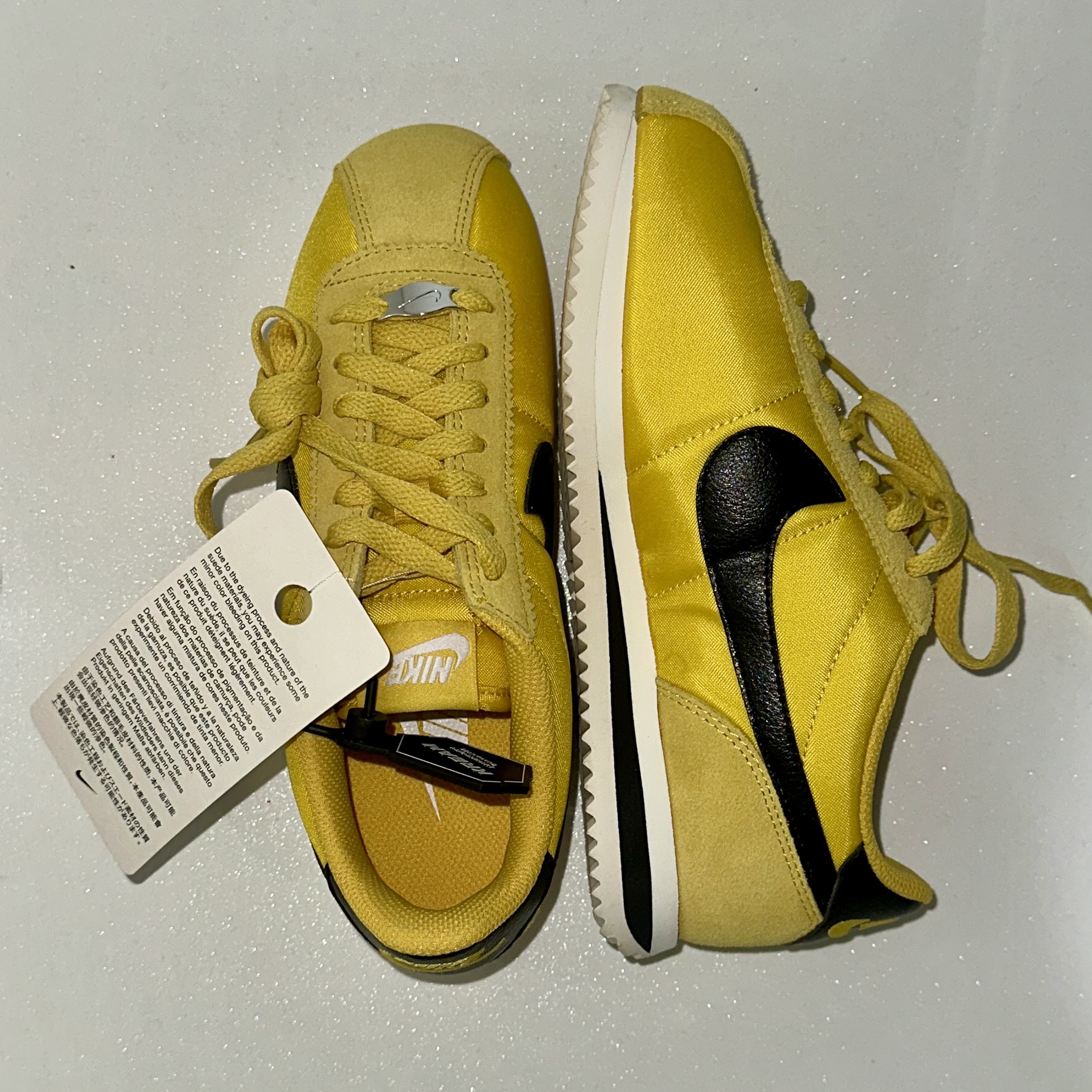 (W) Nike Cortez Vivid Sulfur 착용 스타일 - 2