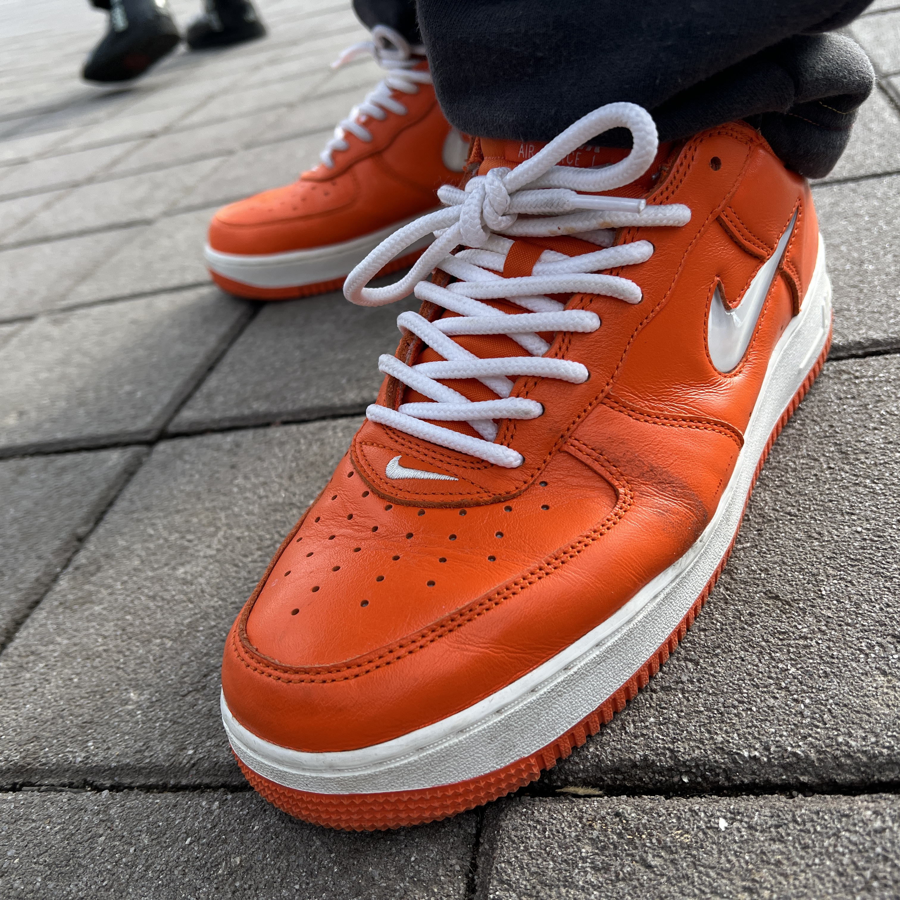 Nike Air Force 1 Low Retro Color of The Month Safety Orange 착용 스타일