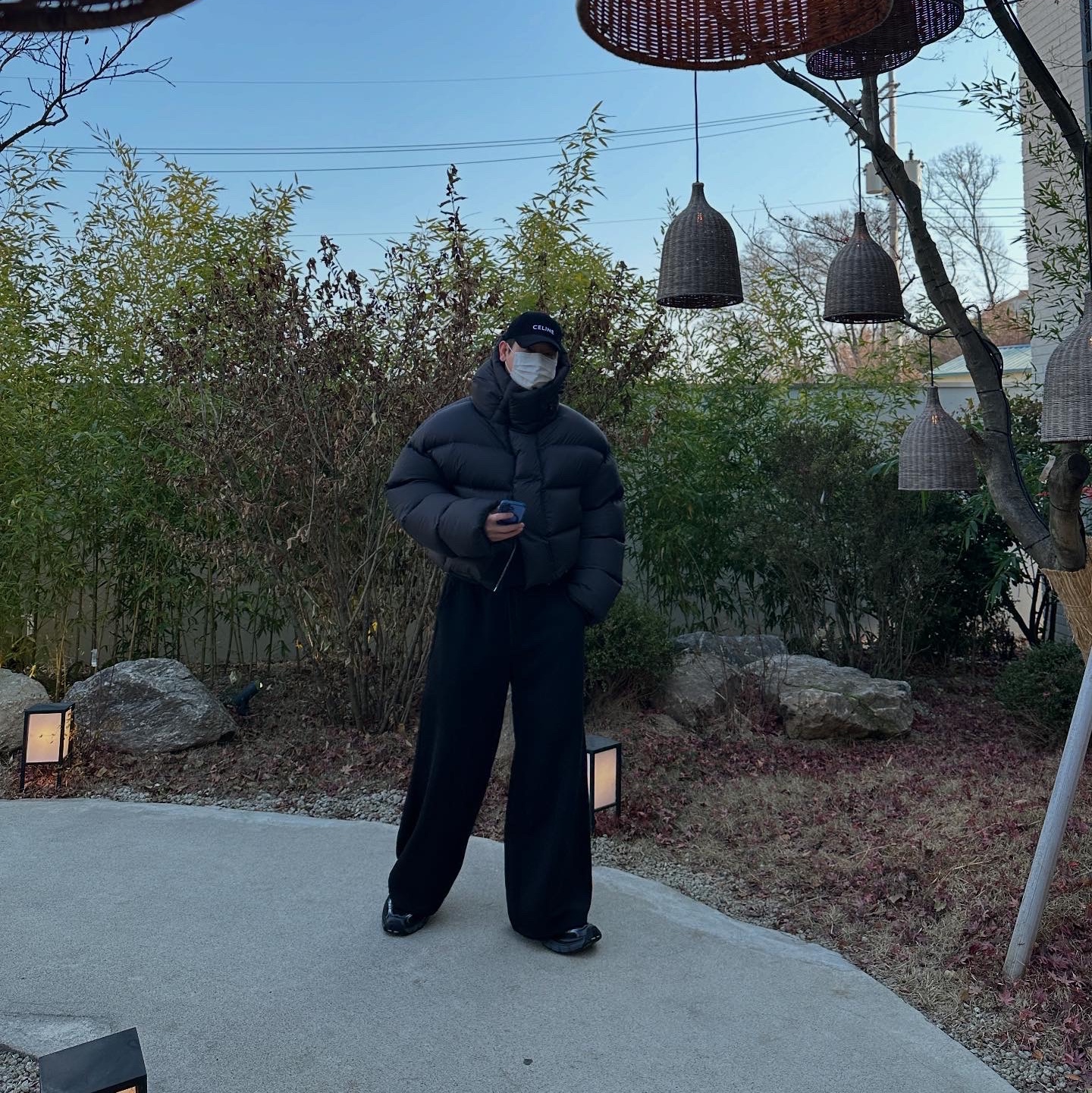 Balenciaga 6XL Sneakers Black Gray, Celine Baseball Cap in Cotton Black 착용 스타일 - 5