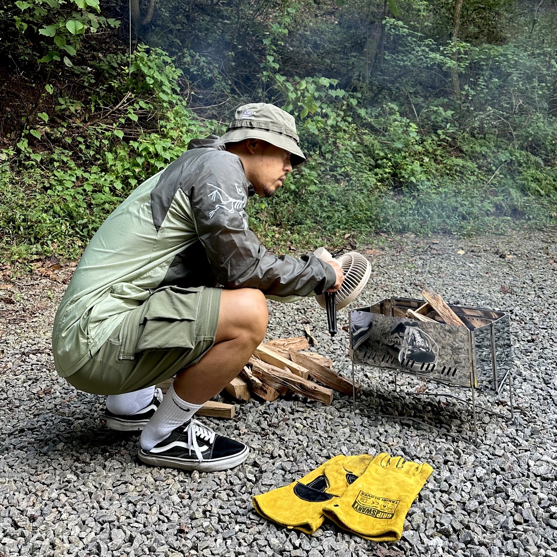 Arc'teryx Norvan Windshell Hoody Forage Chloris 착용 스타일