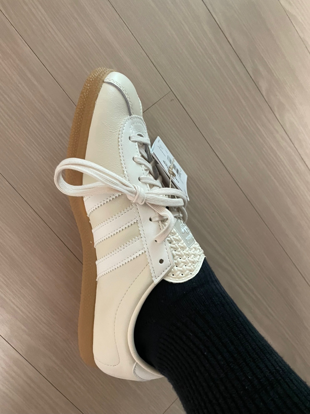 Adidas London Wonder White Core White 착용 스타일