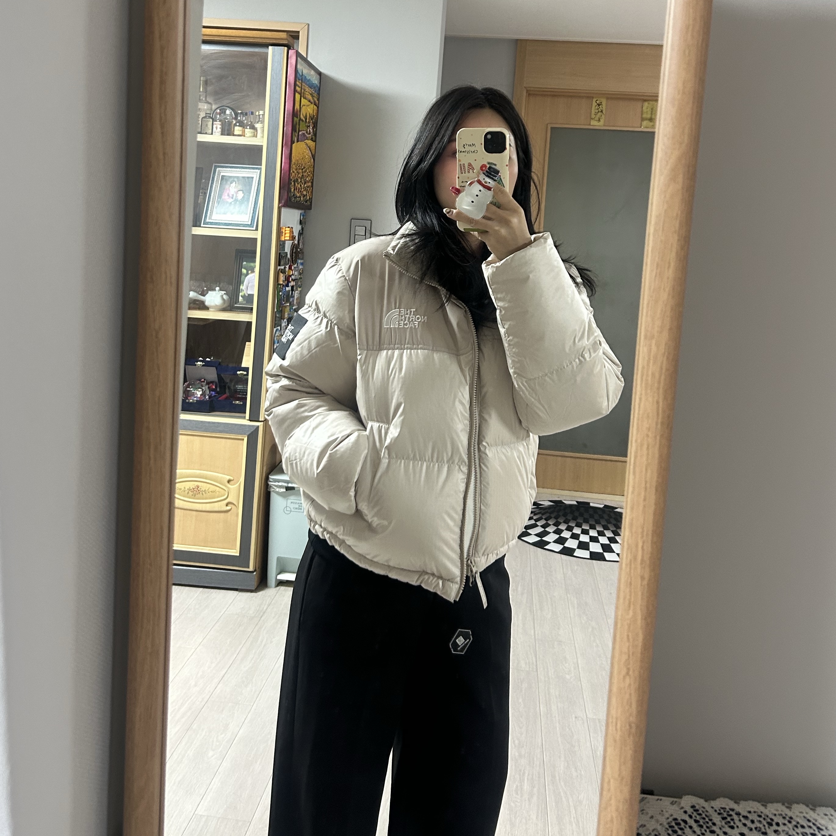 (W) The North Face White Label Novelty Nuptse Down Jacket Cream Beige 착용 스타일 - 1