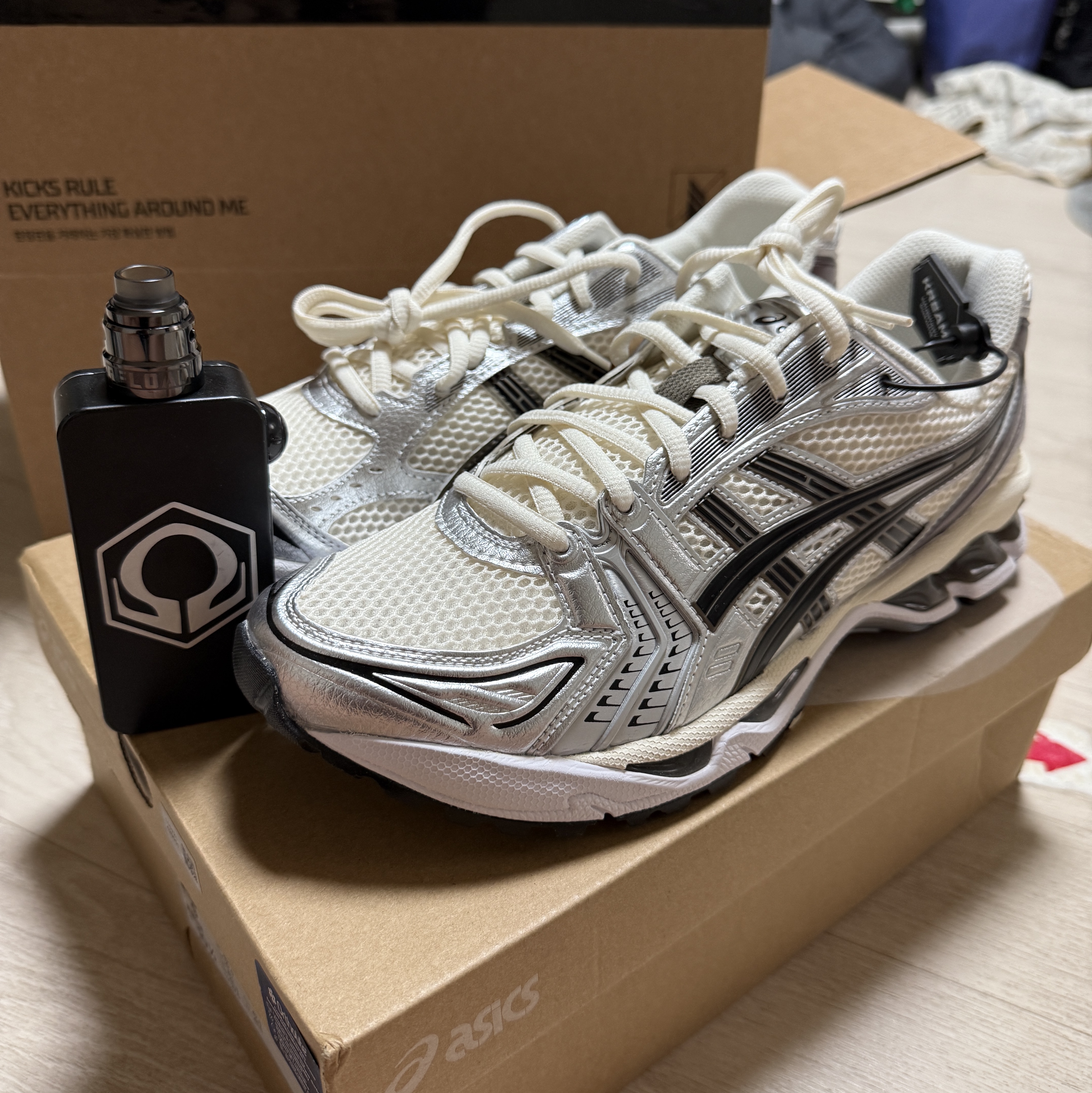 Asics Gel-Kayano 14 Cream Black 착용 스타일 - 1