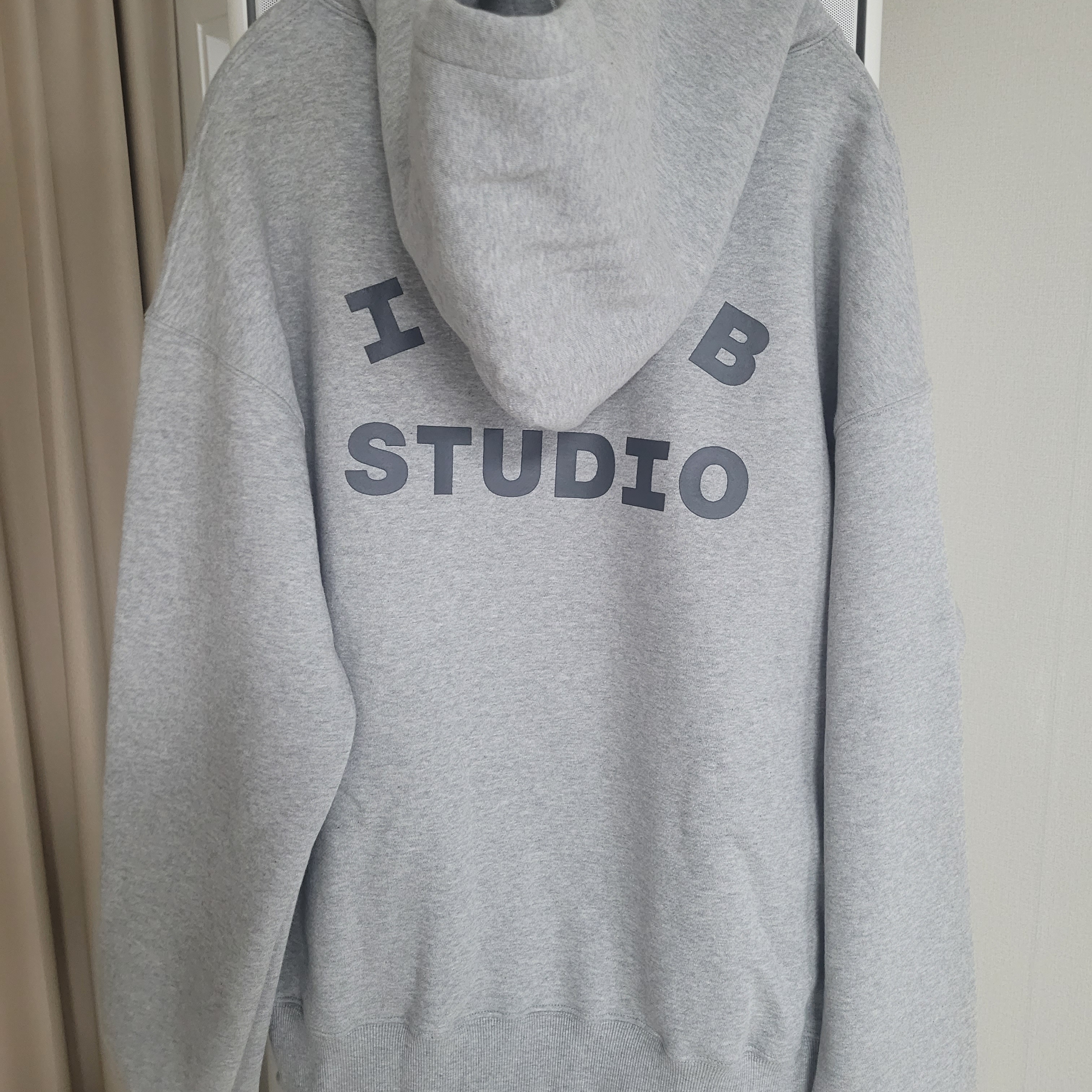 IAB Studio x Hyundai Mobis Hoodie 착용 스타일 - 2