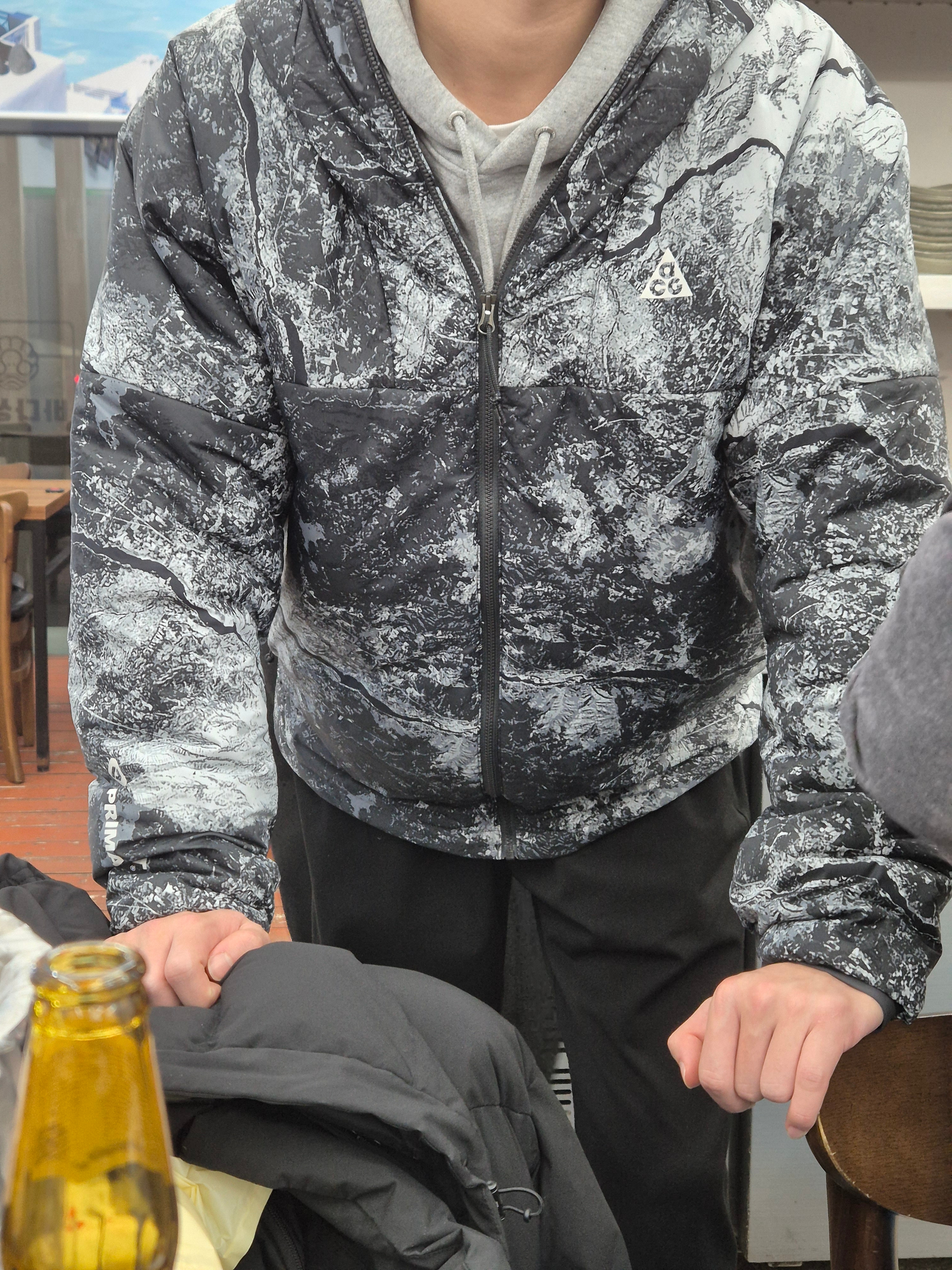Nike ACG Therma-Fit ADV Rope De Dope Allover Print Jacket Anthracite 착용 스타일
