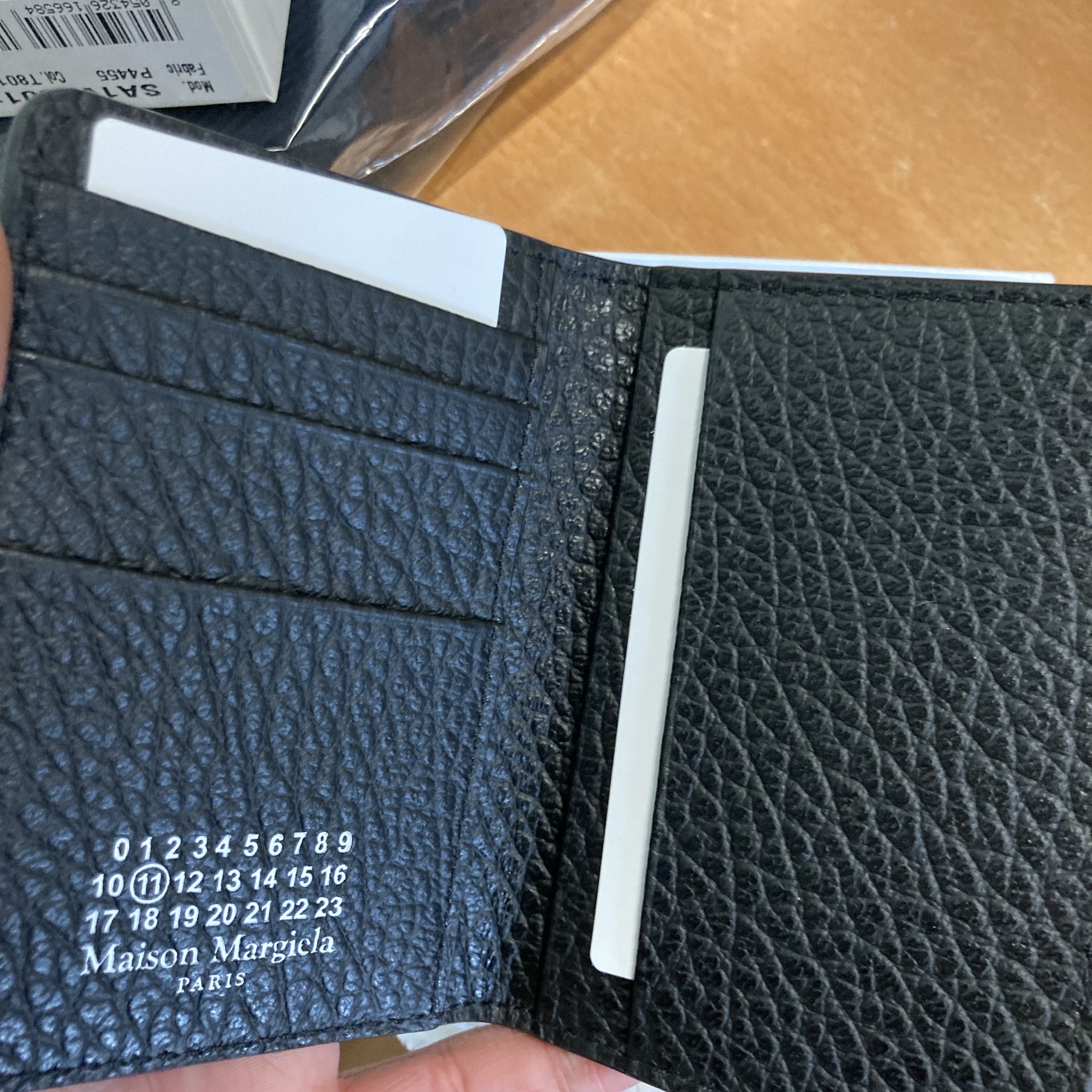 Maison Margiela Bovine Leather Card Holder Black 착용 스타일 - 2