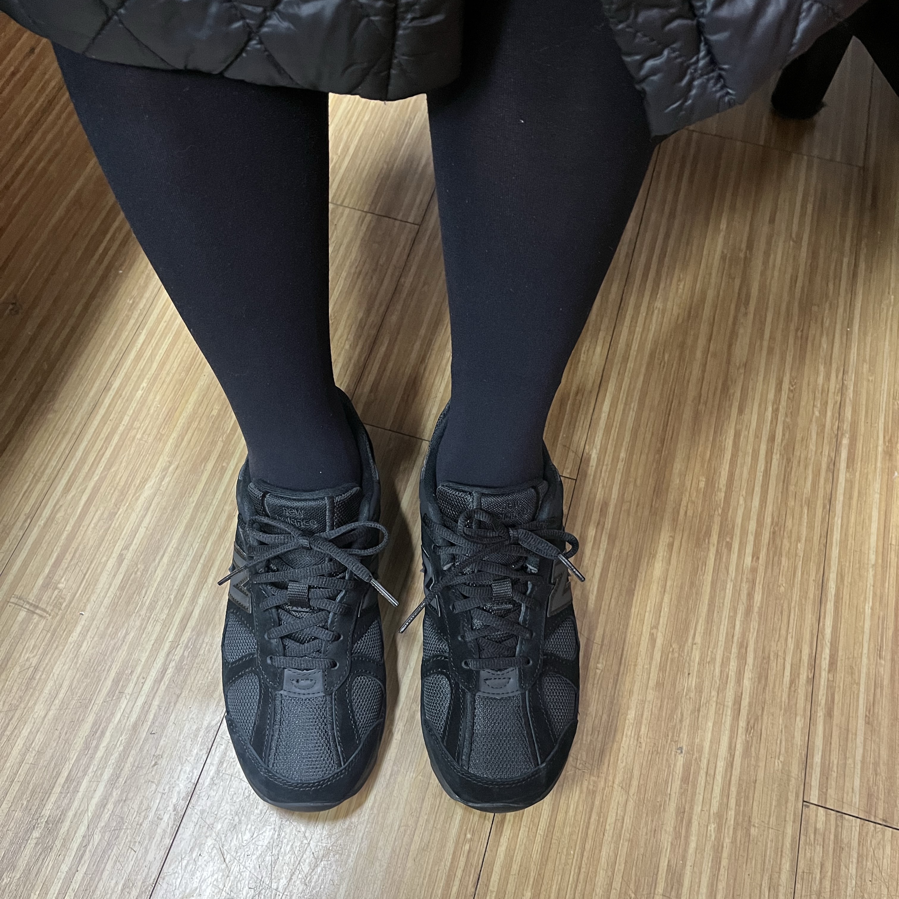 New Balance 878 Triple Black 착용 스타일 - 2