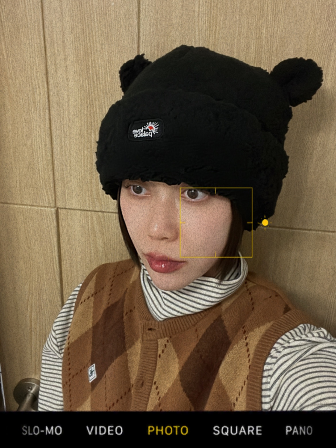 Palace Love Palace Fuzzy Ears Beanie Black - 24FW 착용 스타일 - 2
