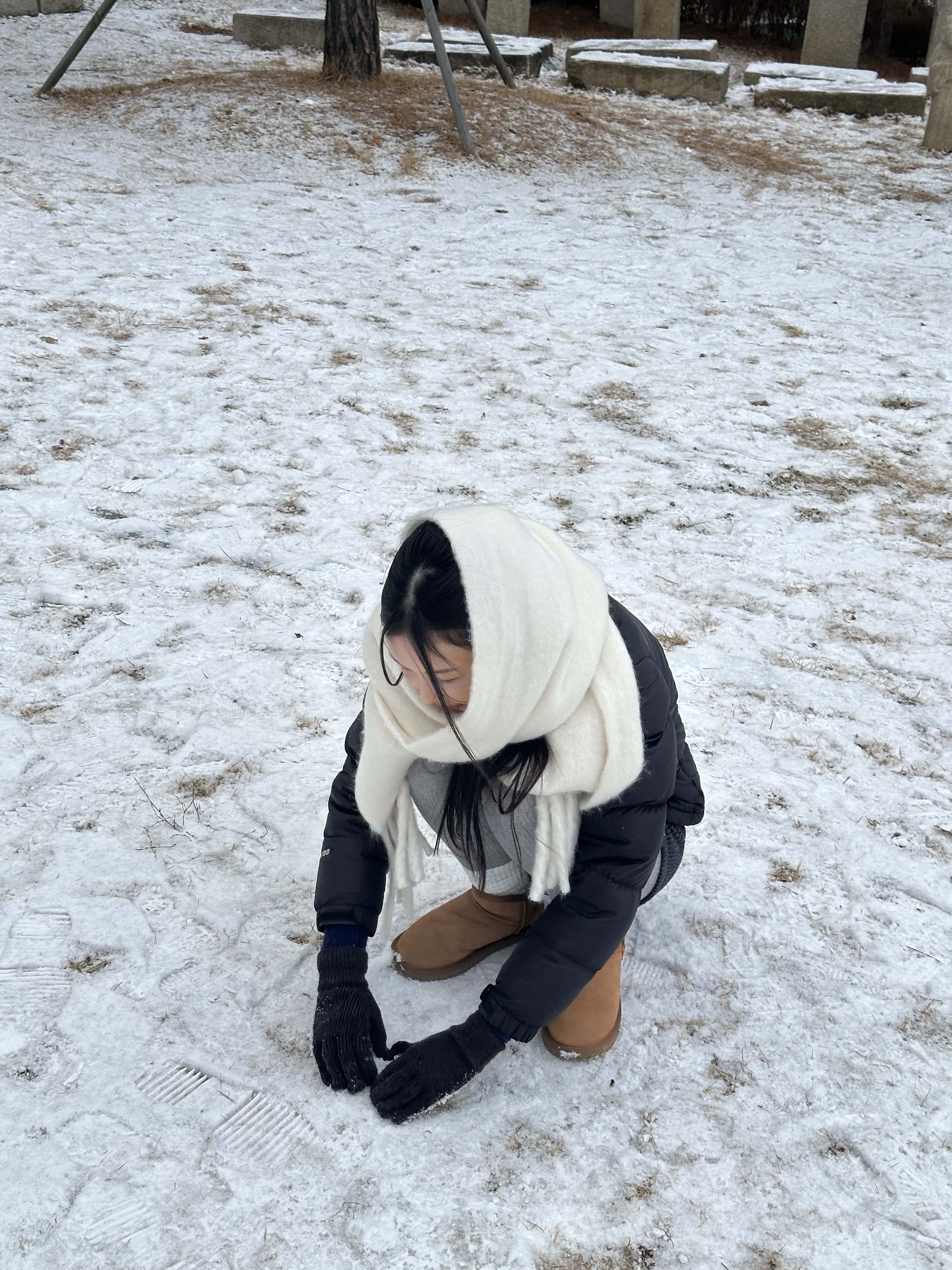 The North Face 1996 Eco Nuptse Jacket Black, (W) UGG Classic Ultra Mini Platform Boots Chestnut 착용 스타일 - 2