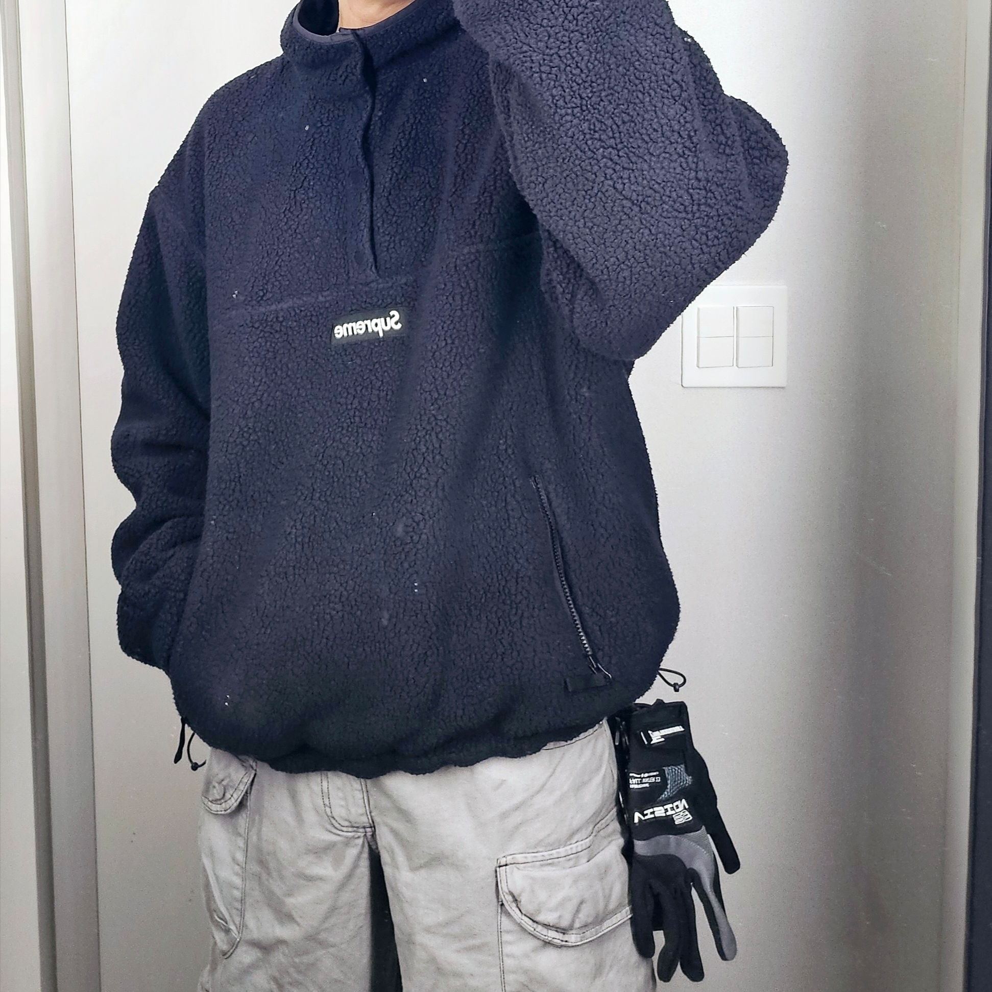 Supreme Polartec Shearling Reversible Pullover Black - 24FW, Supreme New Era Box Logo Beanie Black - 24FW 착용 스타일