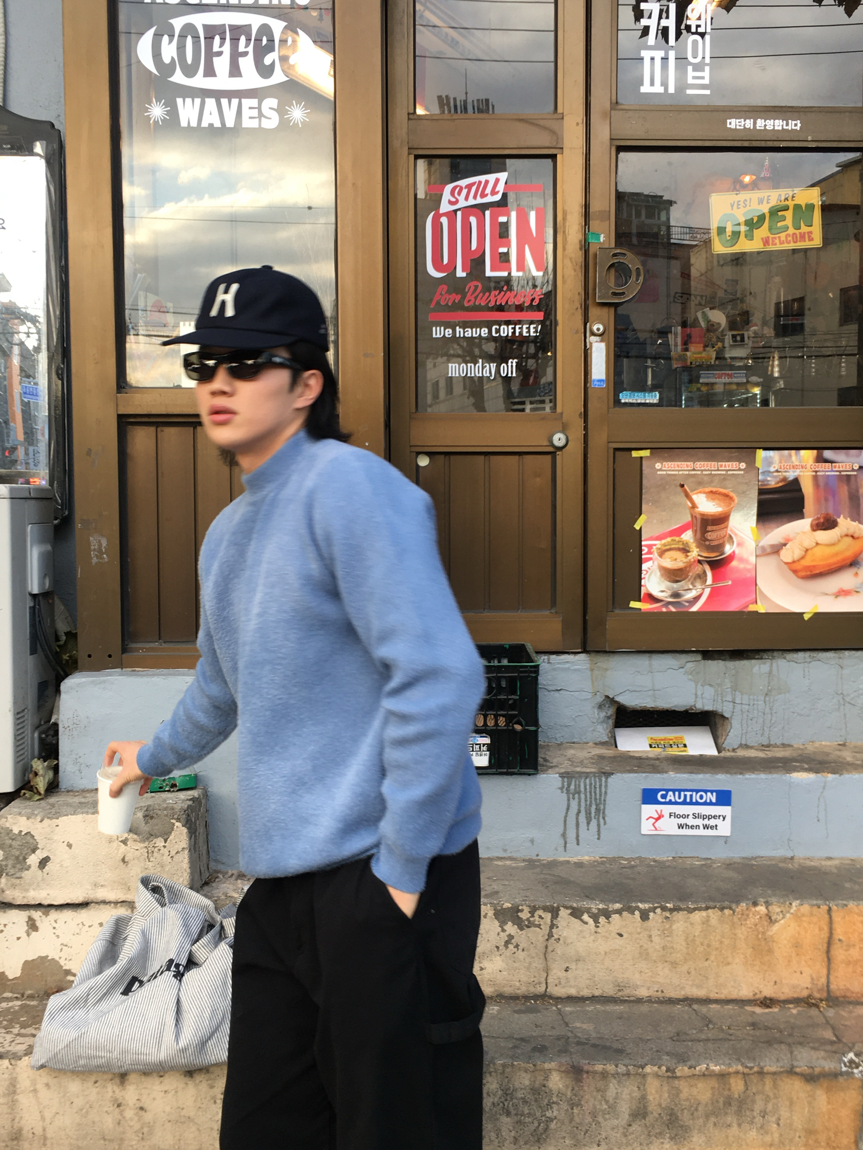 Hello Sunrise H Logo Wool Relaxed Fit 6 Panel Cap Dark Navy, [6% 적립] NegativeThree Moley Tracking Sneakers Nut Brown 착용 스타일 - 3