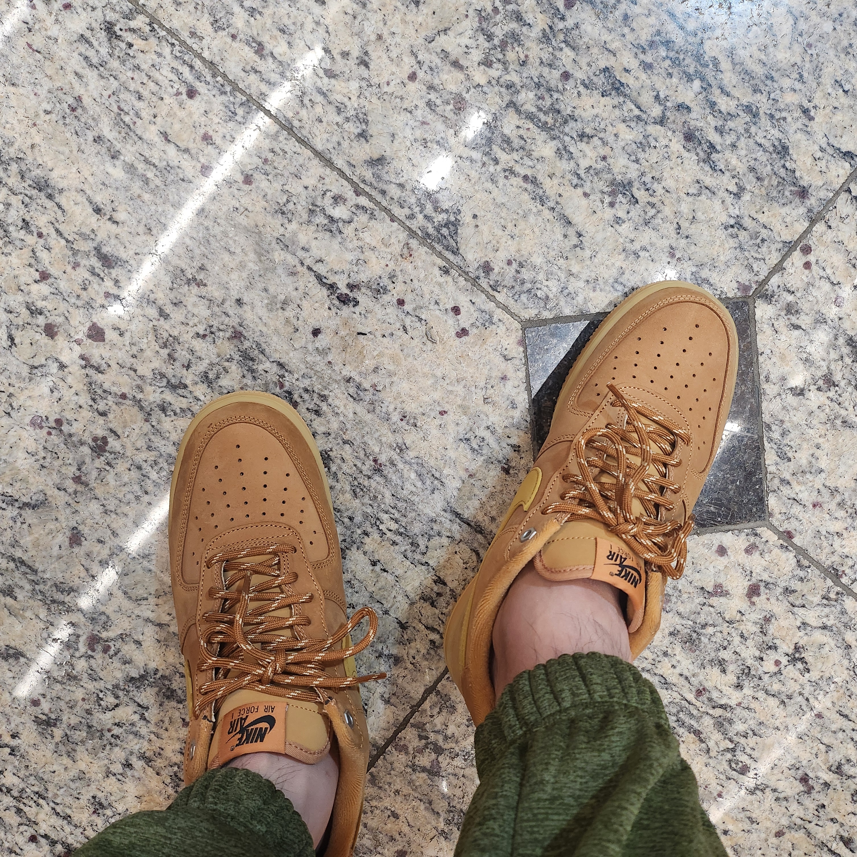 Nike Air Force 1 '07 WB Flax 착용 스타일 - 2